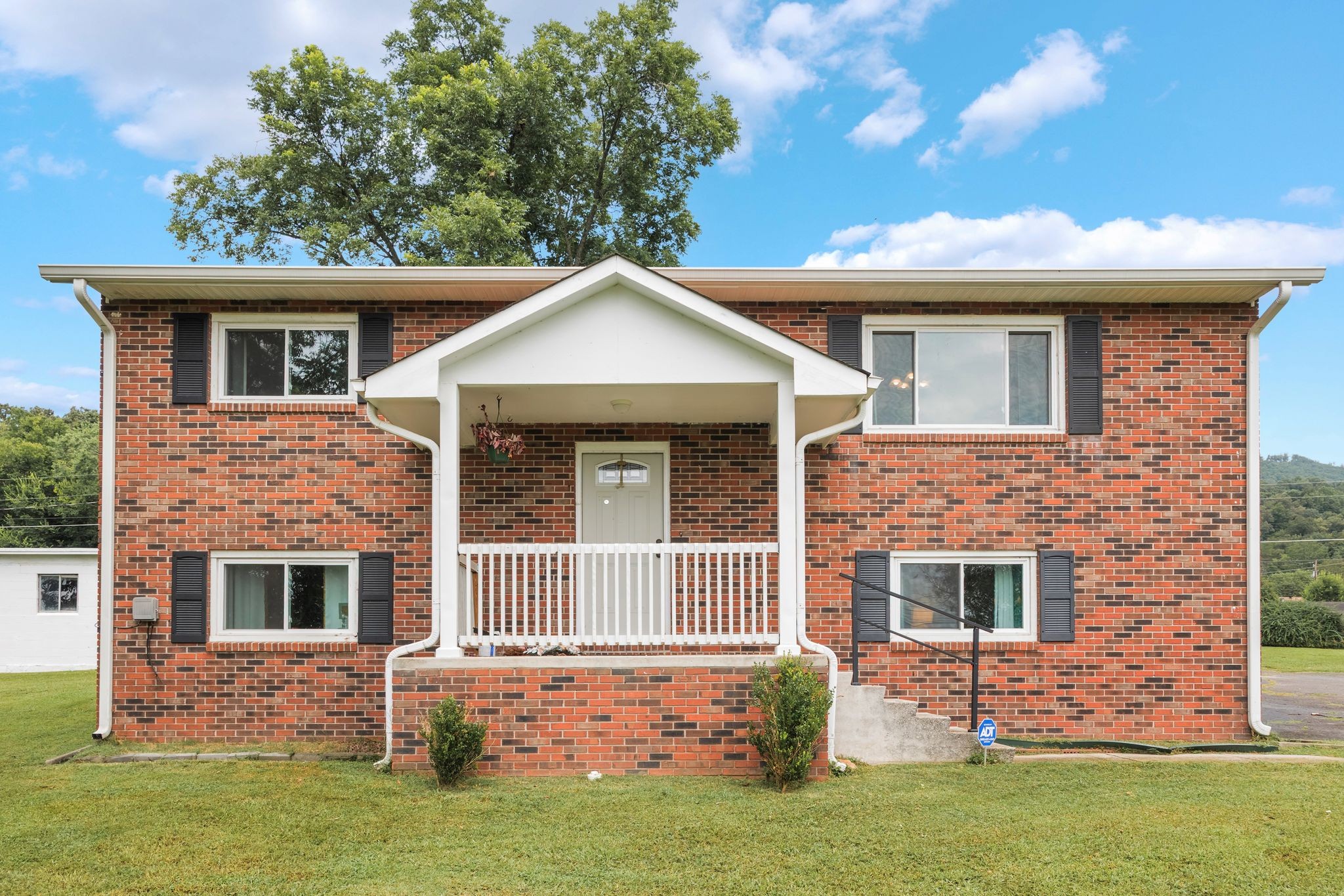 1125 Main St