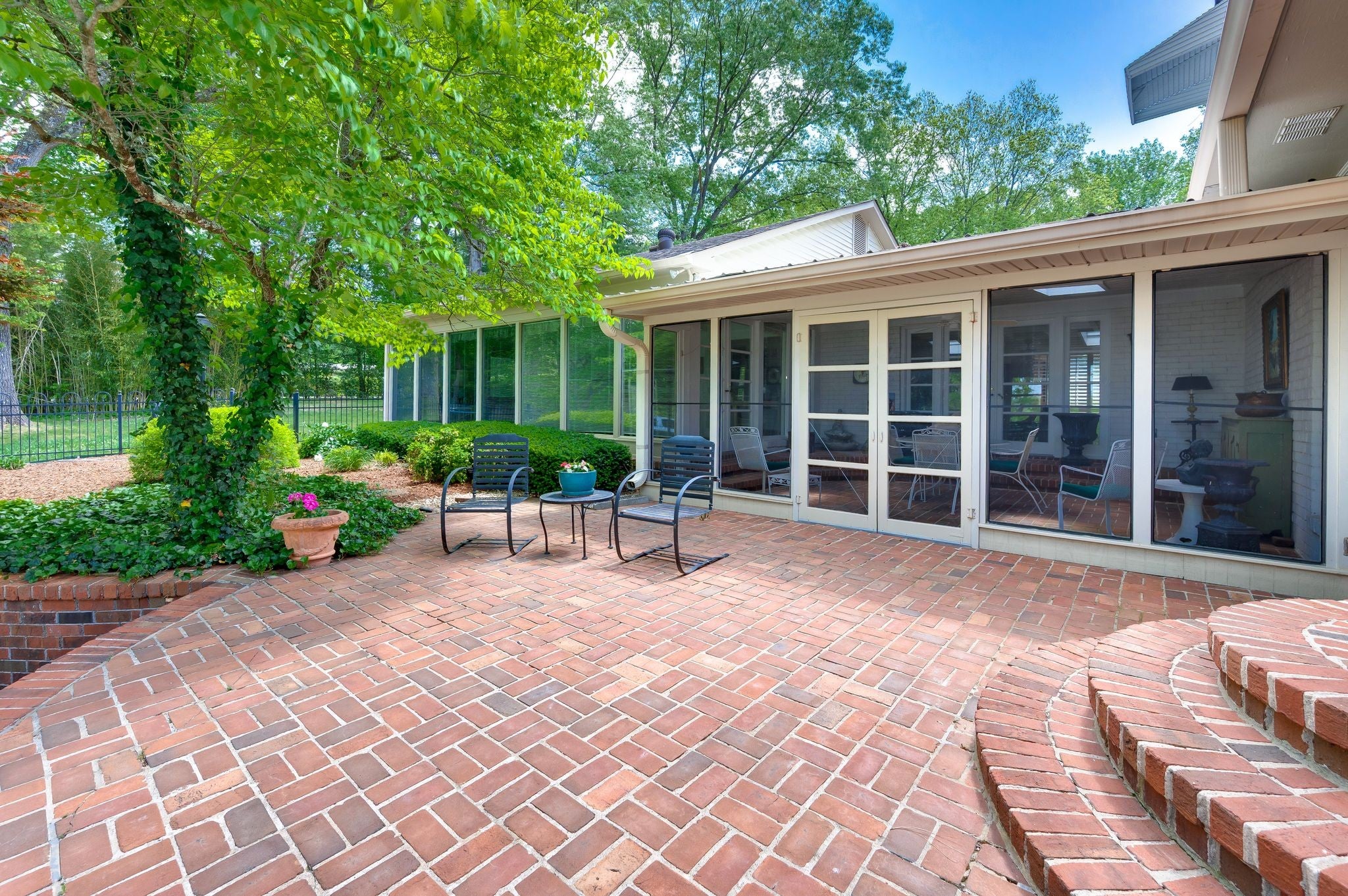 414 Bellwood Dr