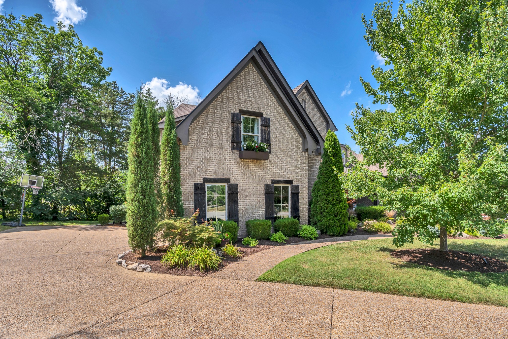 1818 Eaves Ct