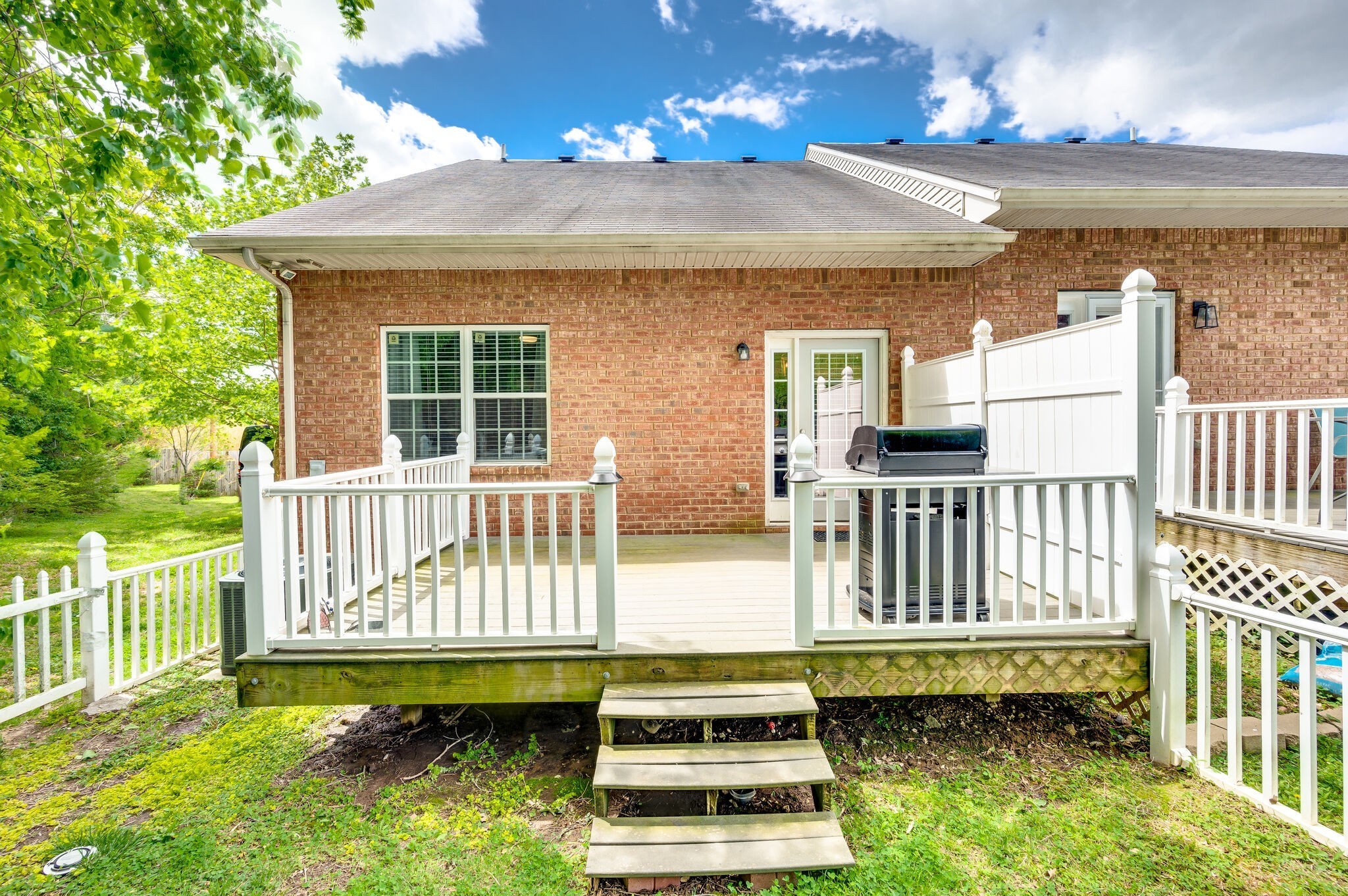 Nashville, Tennessee 37210, United States, 2 Bedrooms Bedrooms, ,2 BathroomsBathrooms,Residential,Pending,85073