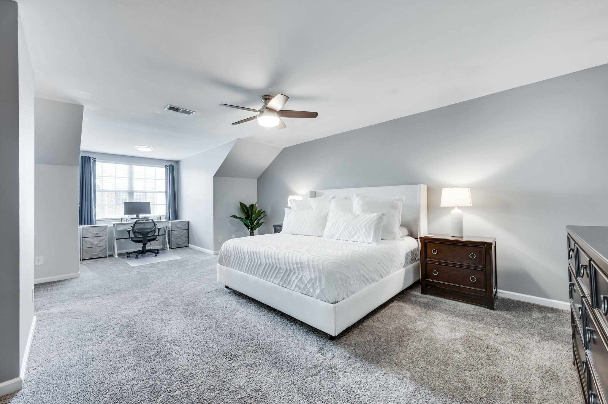 Nashville, Tennessee 37210, United States, 2 Bedrooms Bedrooms, ,2 BathroomsBathrooms,Residential,Pending,85073