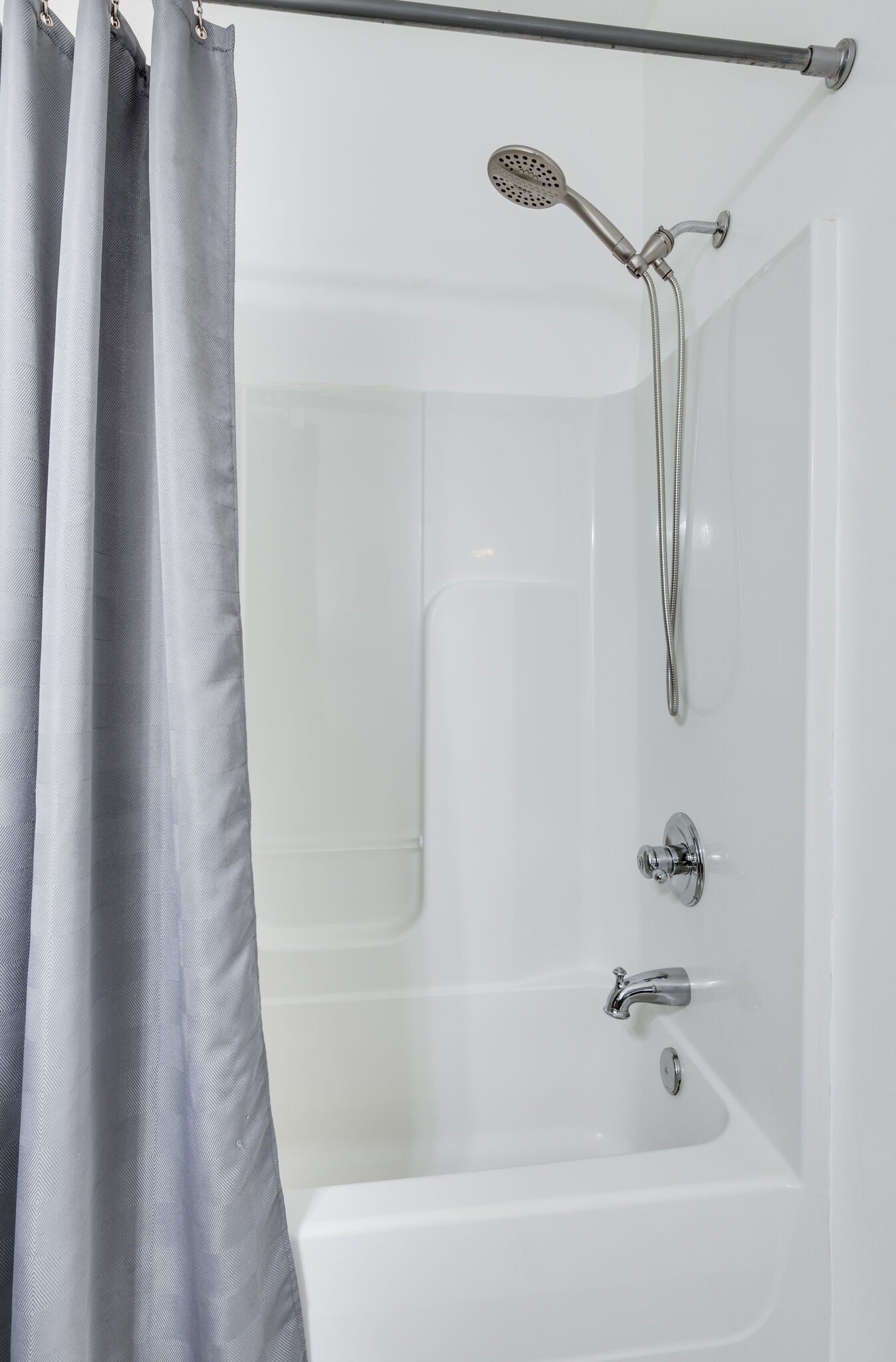 Nashville, Tennessee 37210, United States, 2 Bedrooms Bedrooms, ,2 BathroomsBathrooms,Residential,Pending,85073