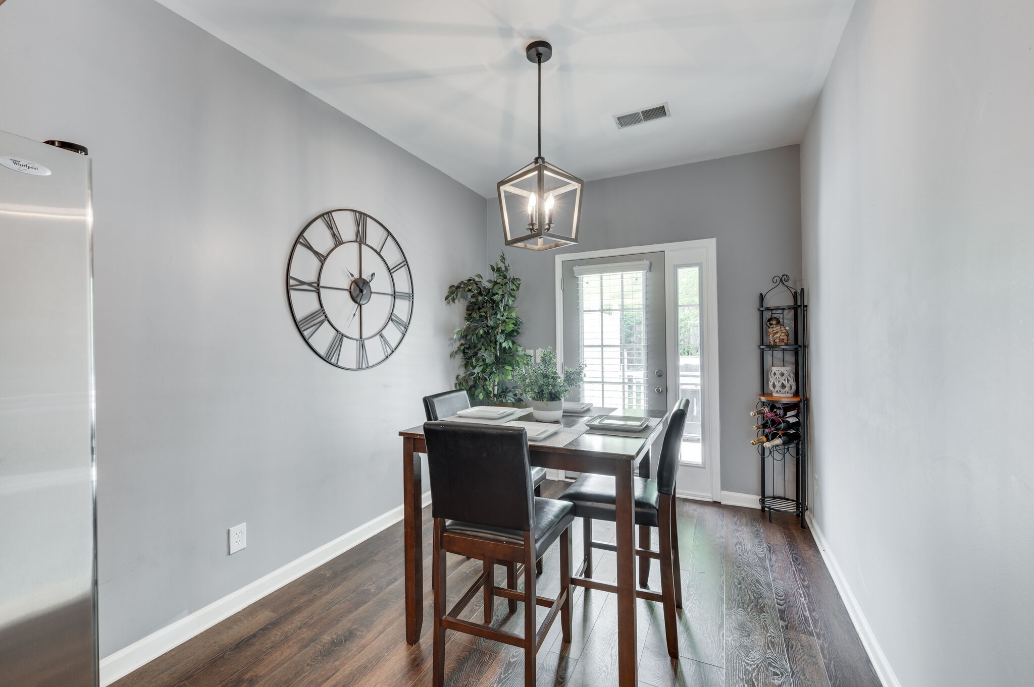 Nashville, Tennessee 37210, United States, 2 Bedrooms Bedrooms, ,2 BathroomsBathrooms,Residential,Pending,85073