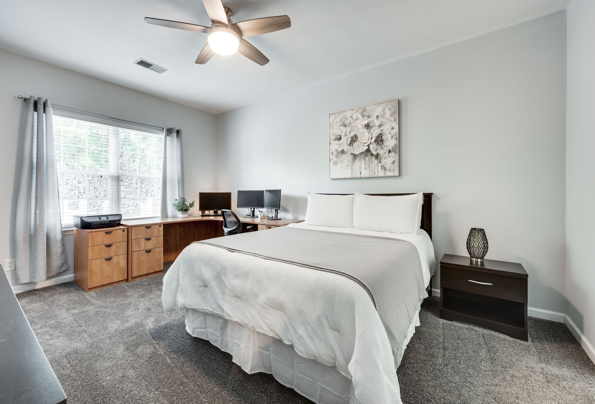 Nashville, Tennessee 37210, United States, 2 Bedrooms Bedrooms, ,2 BathroomsBathrooms,Residential,Pending,85073