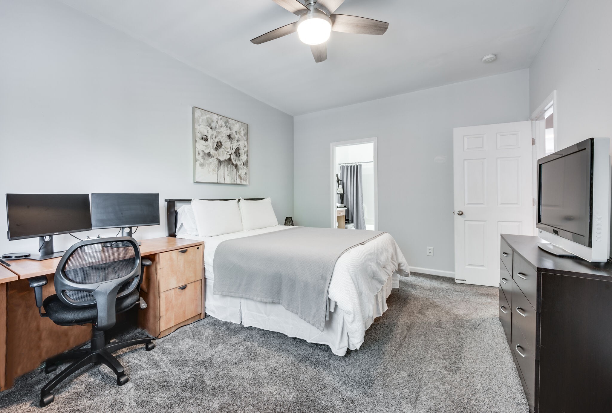 Nashville, Tennessee 37210, United States, 2 Bedrooms Bedrooms, ,2 BathroomsBathrooms,Residential,Pending,85073