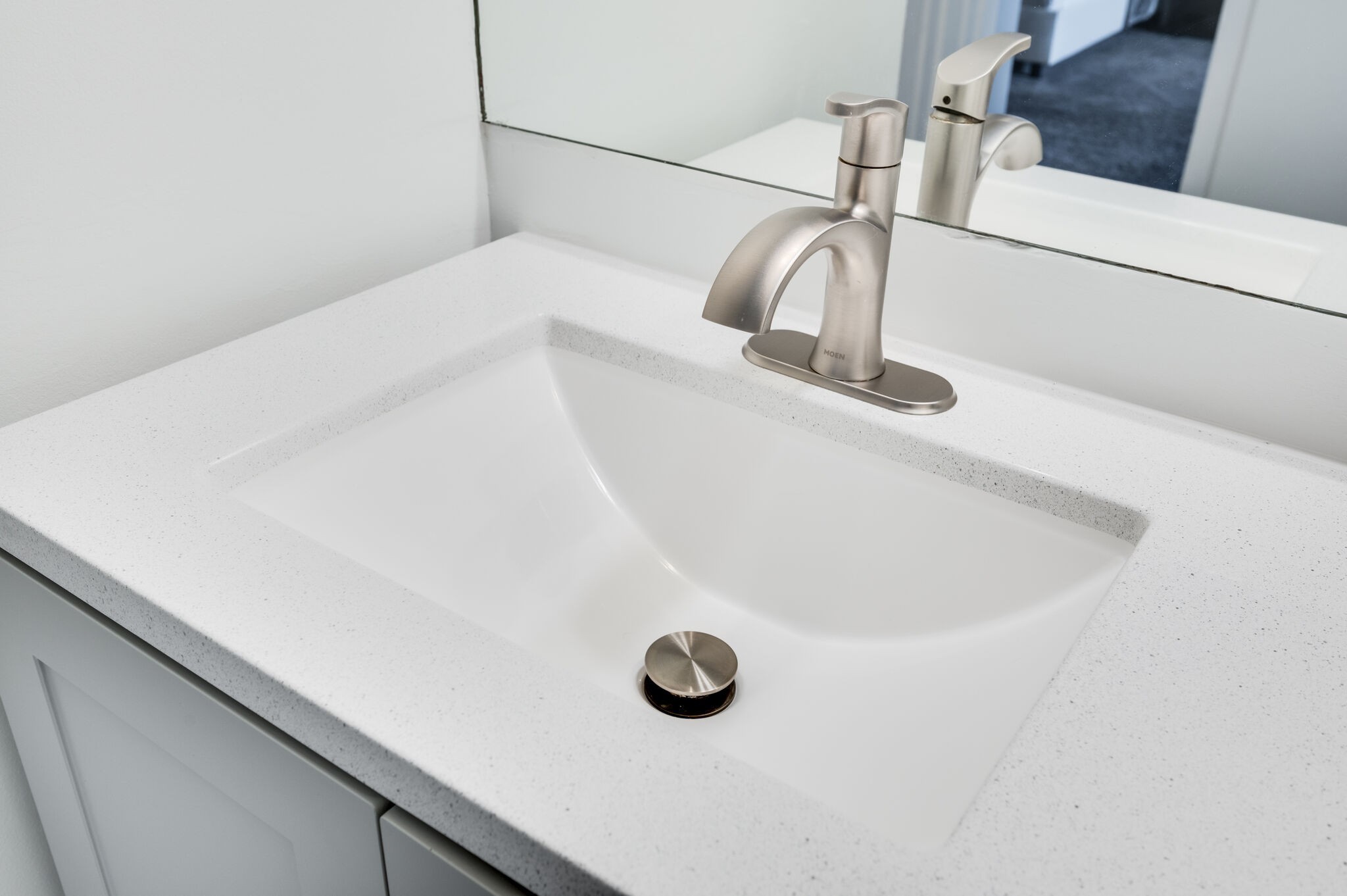 Nashville, Tennessee 37210, United States, 2 Bedrooms Bedrooms, ,2 BathroomsBathrooms,Residential,Pending,85073