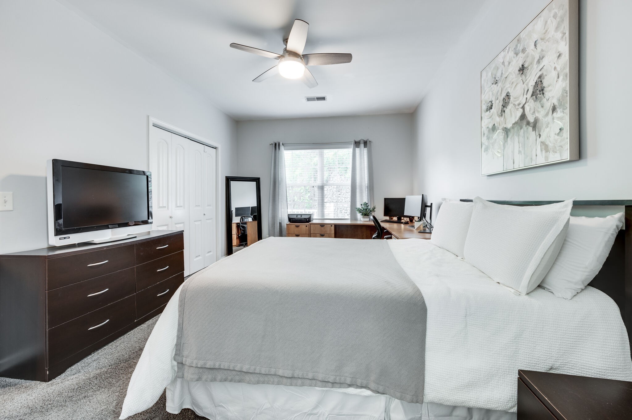 Nashville, Tennessee 37210, United States, 2 Bedrooms Bedrooms, ,2 BathroomsBathrooms,Residential,Pending,85073