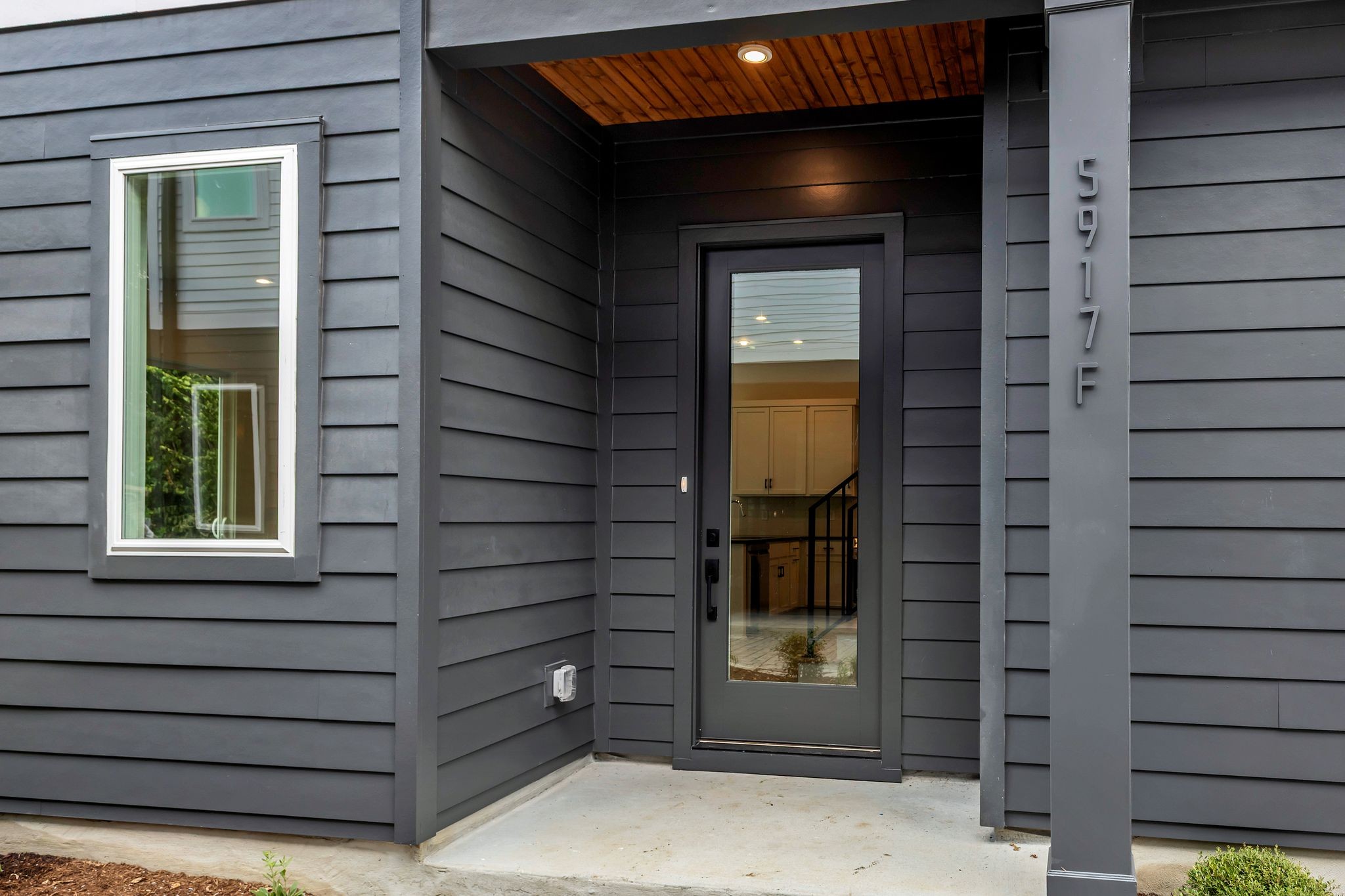 5917F Robertson Ave Right Back