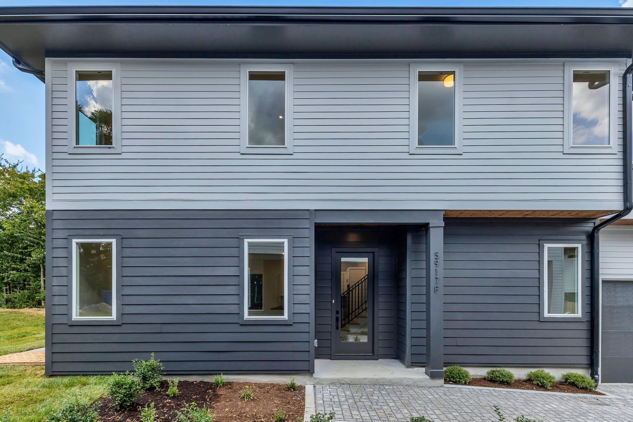 5917F Robertson Ave Right Back