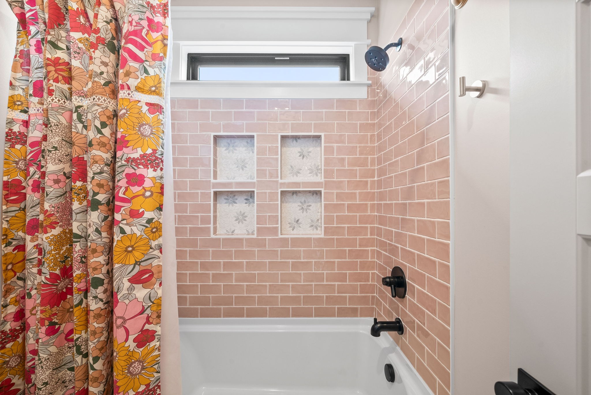 Clarksville, Tennessee 37043, United States, 4 Bedrooms Bedrooms, ,5 BathroomsBathrooms,Residential,Active,161513