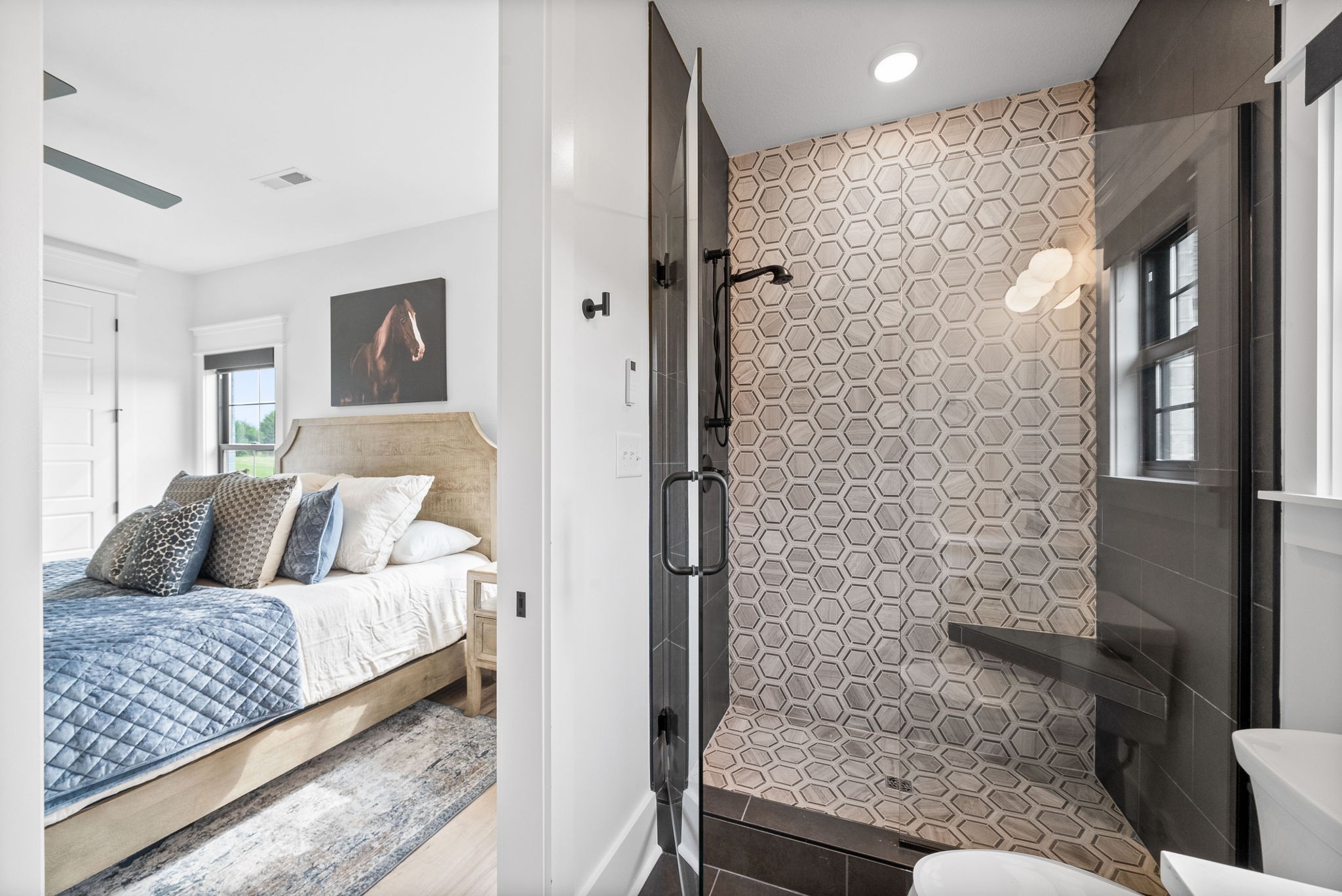 Clarksville, Tennessee 37043, United States, 4 Bedrooms Bedrooms, ,5 BathroomsBathrooms,Residential,Active,161513