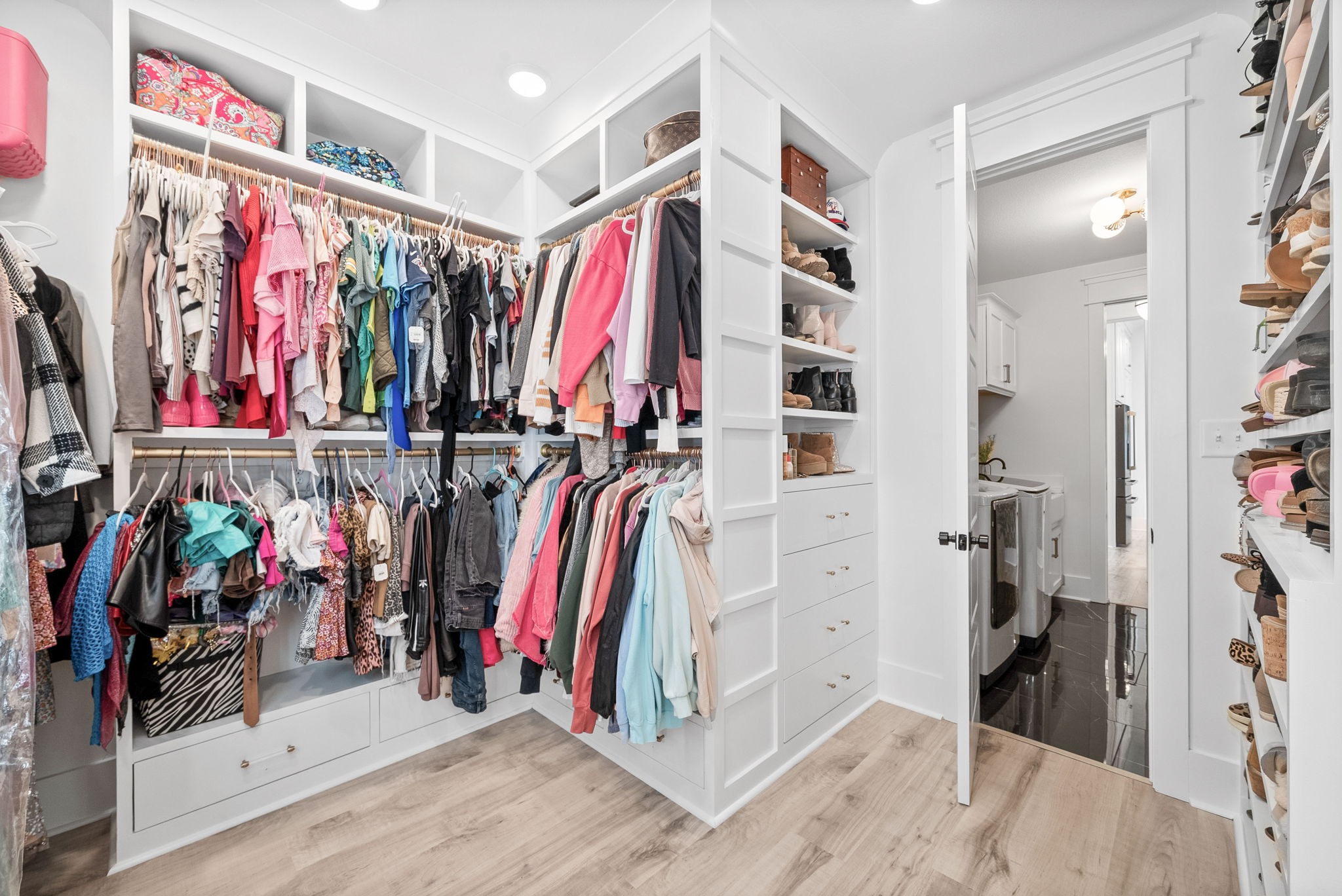 Clarksville, Tennessee 37043, United States, 4 Bedrooms Bedrooms, ,5 BathroomsBathrooms,Residential,Active,161513