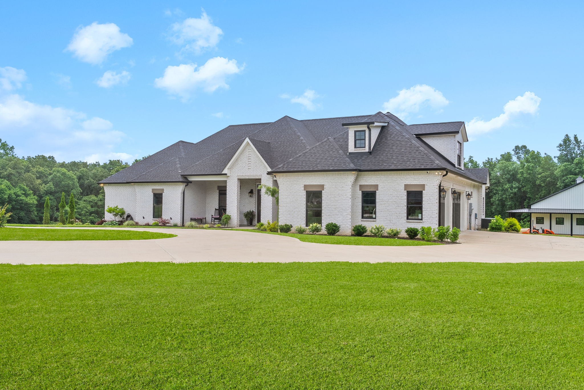 Clarksville, Tennessee 37043, United States, 4 Bedrooms Bedrooms, ,5 BathroomsBathrooms,Residential,Active,161513