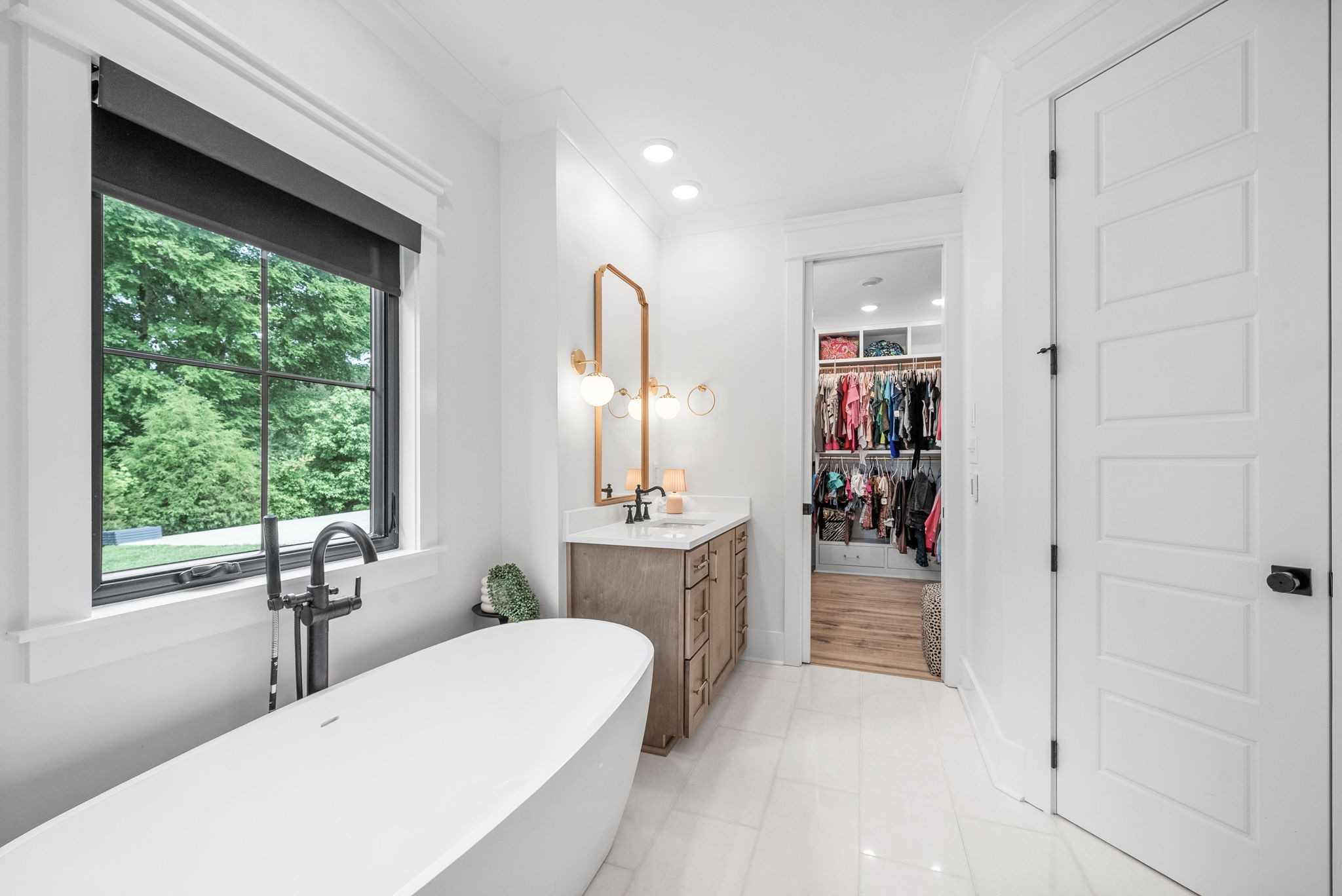 Clarksville, Tennessee 37043, United States, 4 Bedrooms Bedrooms, ,5 BathroomsBathrooms,Residential,Active,161513