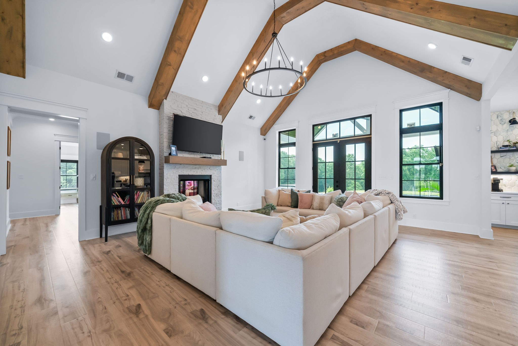 Clarksville, Tennessee 37043, United States, 4 Bedrooms Bedrooms, ,5 BathroomsBathrooms,Residential,Active,161513