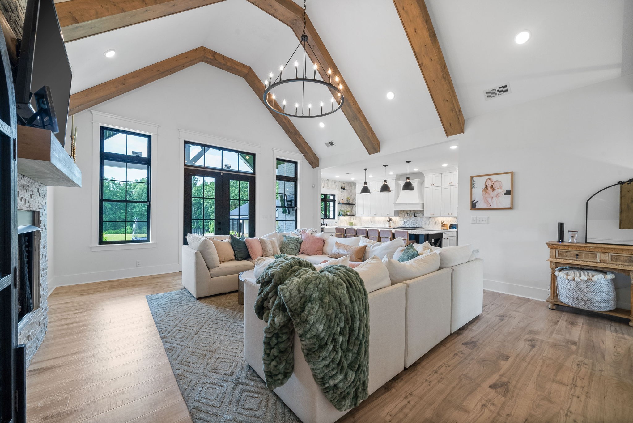 Clarksville, Tennessee 37043, United States, 4 Bedrooms Bedrooms, ,5 BathroomsBathrooms,Residential,Active,161513