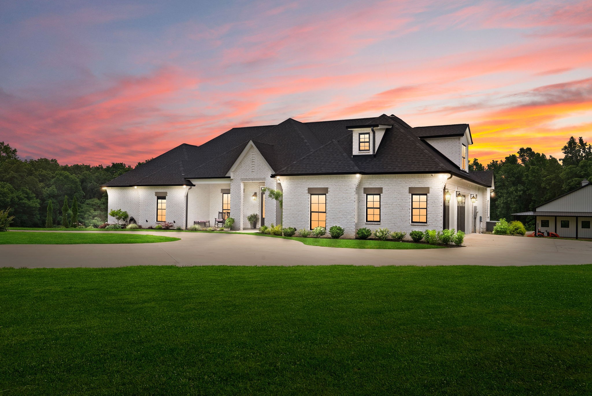 Clarksville, Tennessee 37043, United States, 4 Bedrooms Bedrooms, ,5 BathroomsBathrooms,Residential,Active,161513