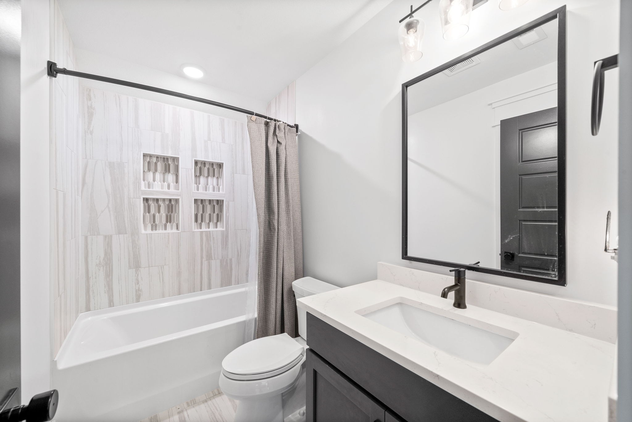 Clarksville, Tennessee 37043, United States, 4 Bedrooms Bedrooms, ,5 BathroomsBathrooms,Residential,Active,161513