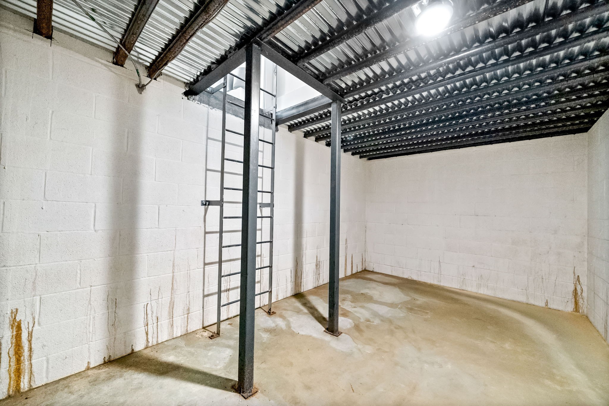 Clarksville, Tennessee 37043, United States, 4 Bedrooms Bedrooms, ,5 BathroomsBathrooms,Residential,Active,161513