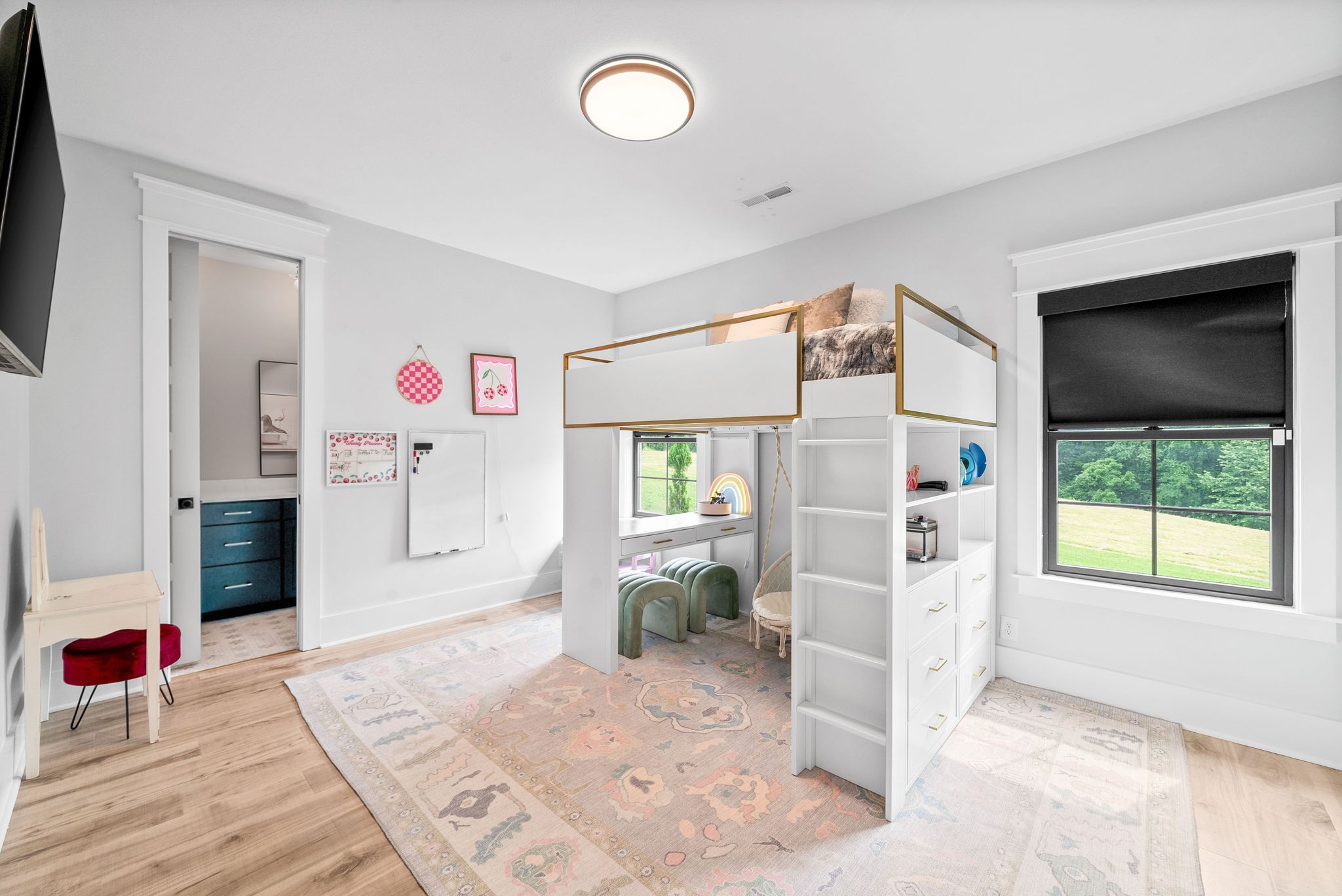 Clarksville, Tennessee 37043, United States, 4 Bedrooms Bedrooms, ,5 BathroomsBathrooms,Residential,Active,161513