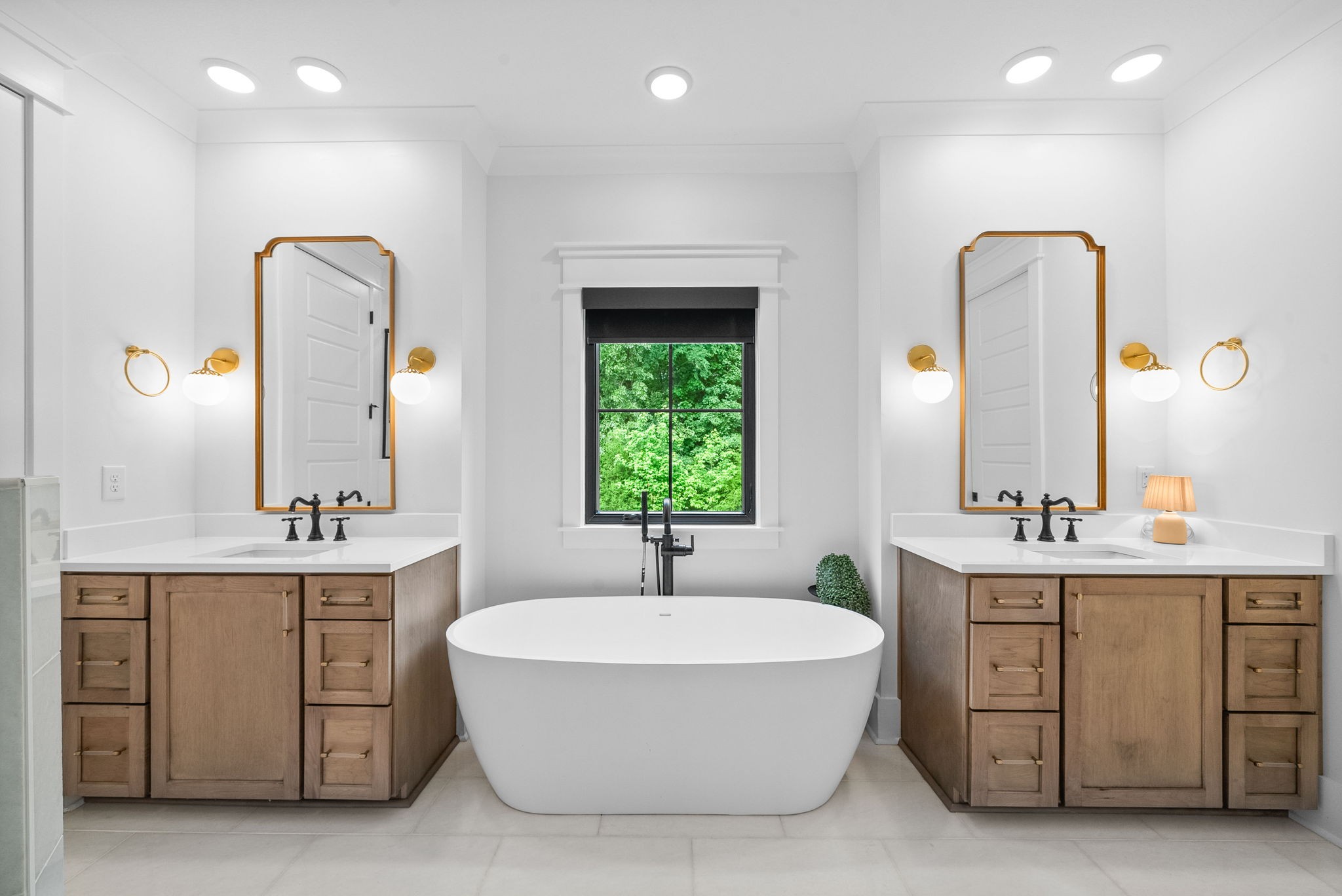 Clarksville, Tennessee 37043, United States, 4 Bedrooms Bedrooms, ,5 BathroomsBathrooms,Residential,Active,161513