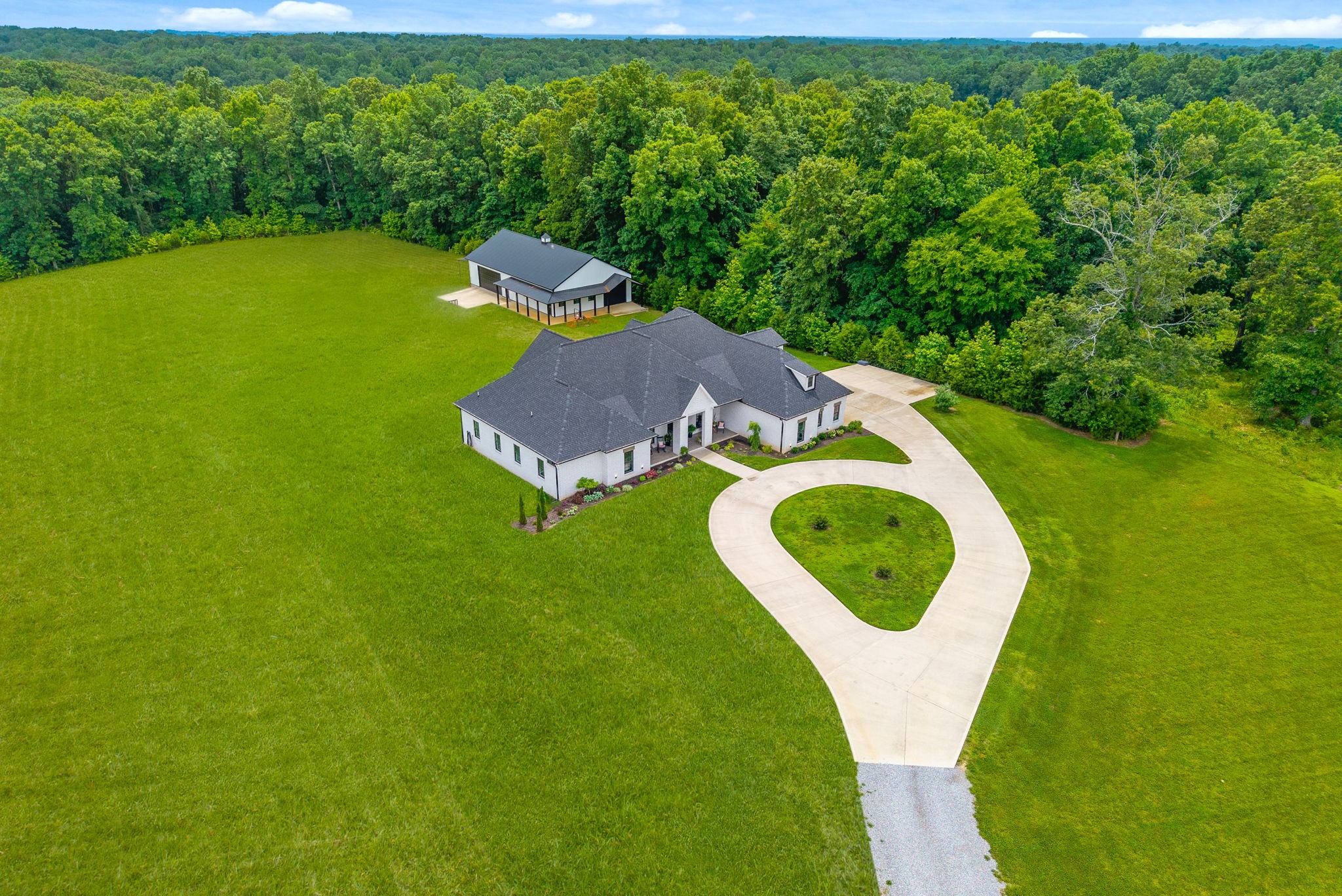 Clarksville, Tennessee 37043, United States, 4 Bedrooms Bedrooms, ,5 BathroomsBathrooms,Residential,Active,161513