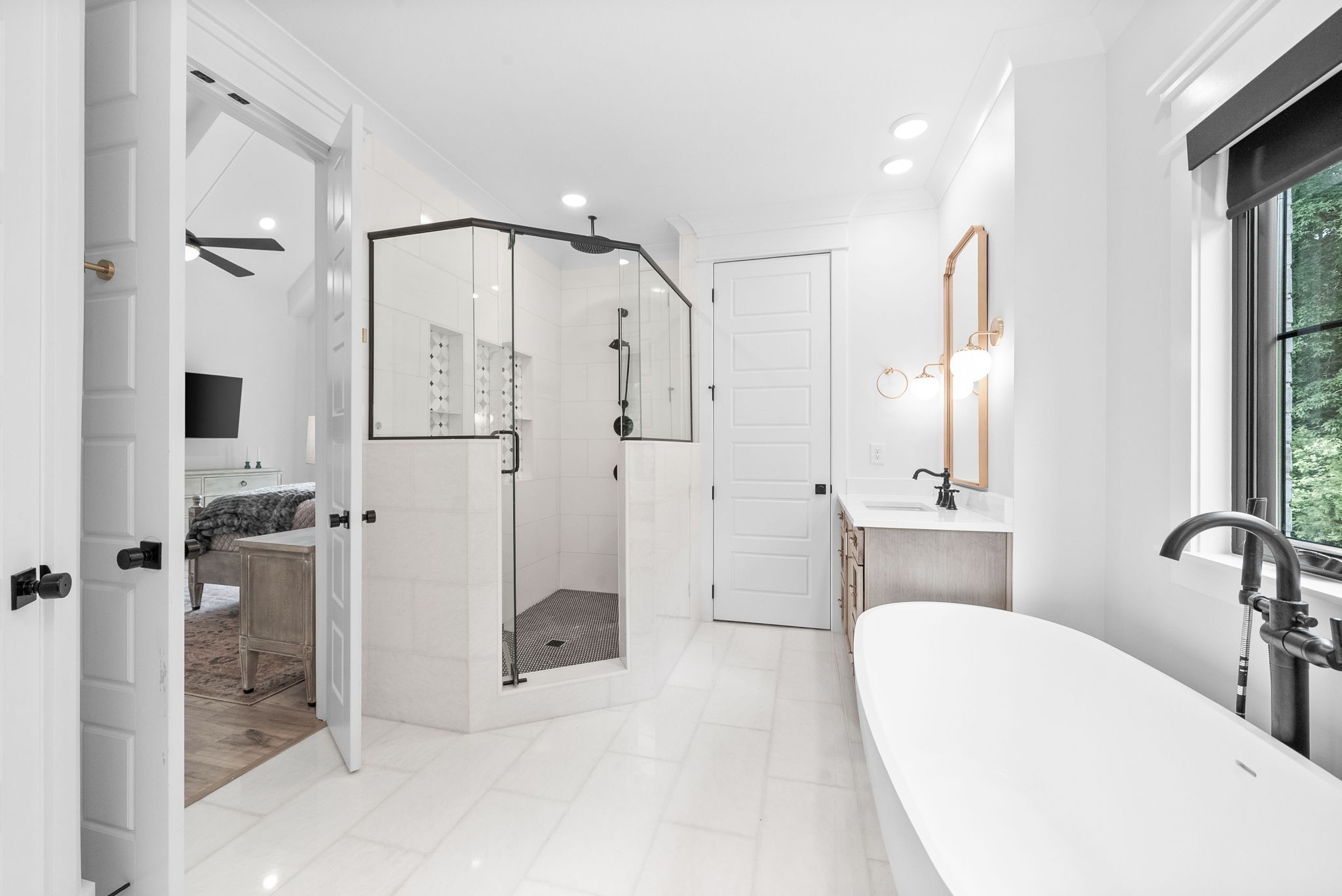 Clarksville, Tennessee 37043, United States, 4 Bedrooms Bedrooms, ,5 BathroomsBathrooms,Residential,Active,161513