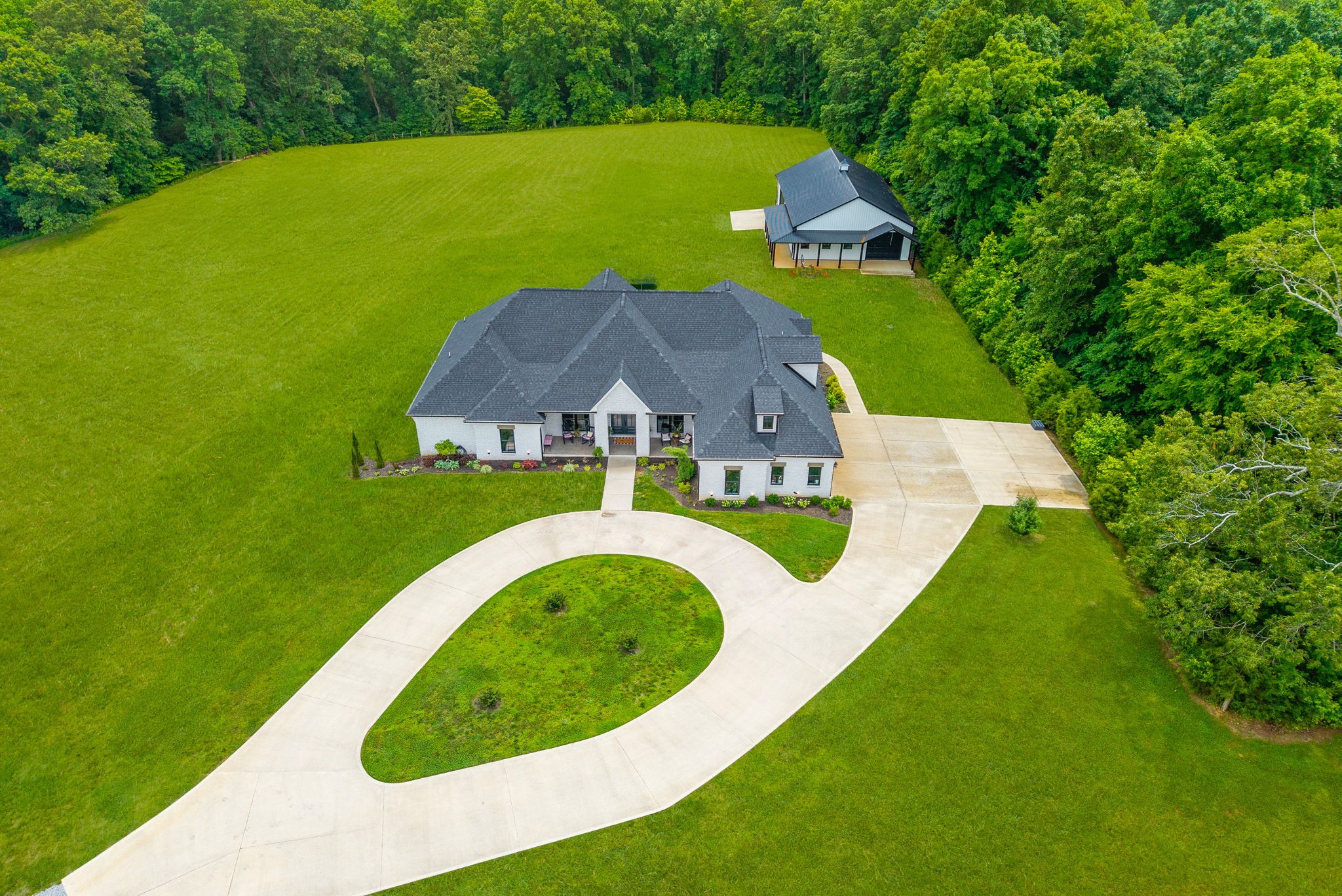 Clarksville, Tennessee 37043, United States, 4 Bedrooms Bedrooms, ,5 BathroomsBathrooms,Residential,Active,161513