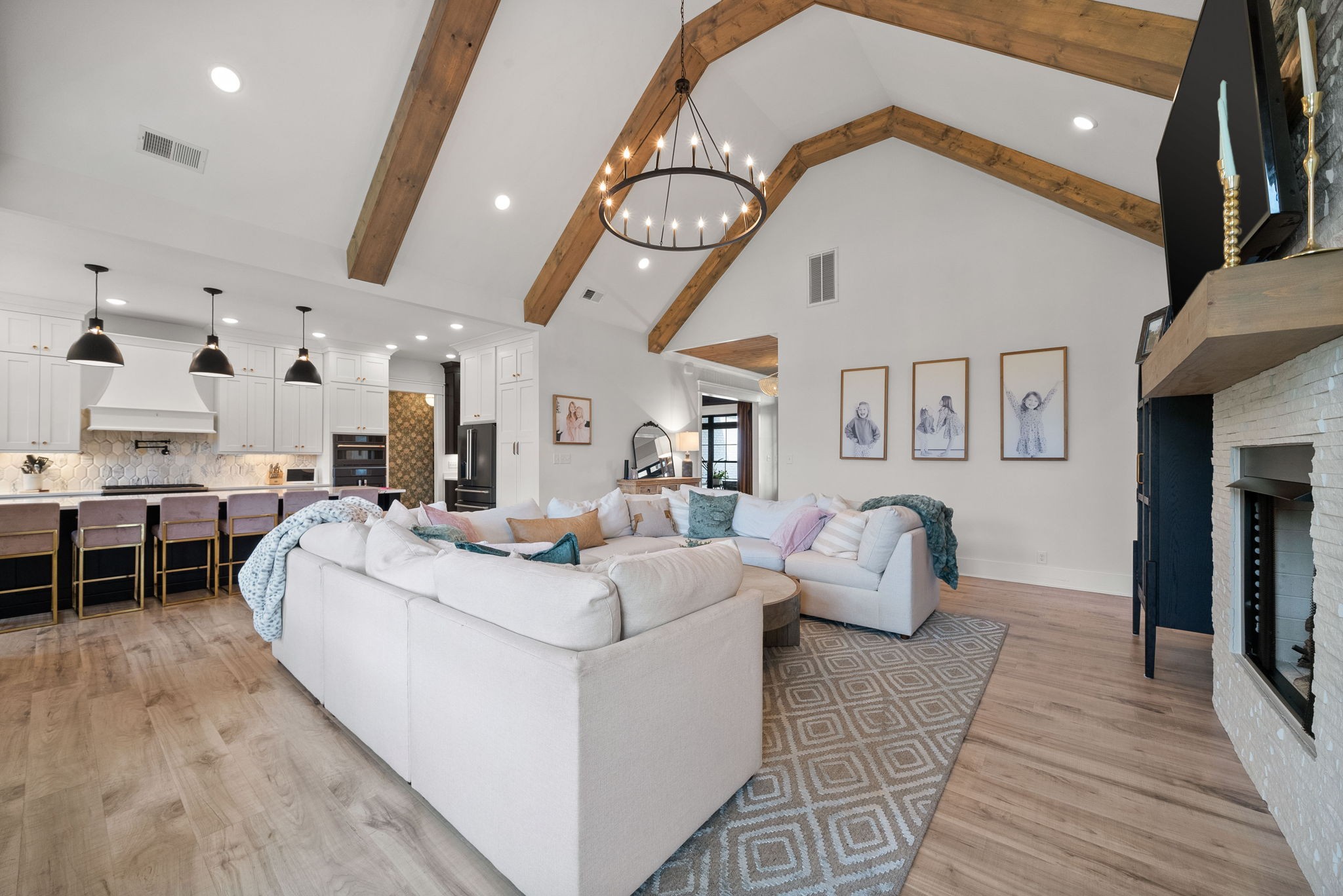 Clarksville, Tennessee 37043, United States, 4 Bedrooms Bedrooms, ,5 BathroomsBathrooms,Residential,Active,161513