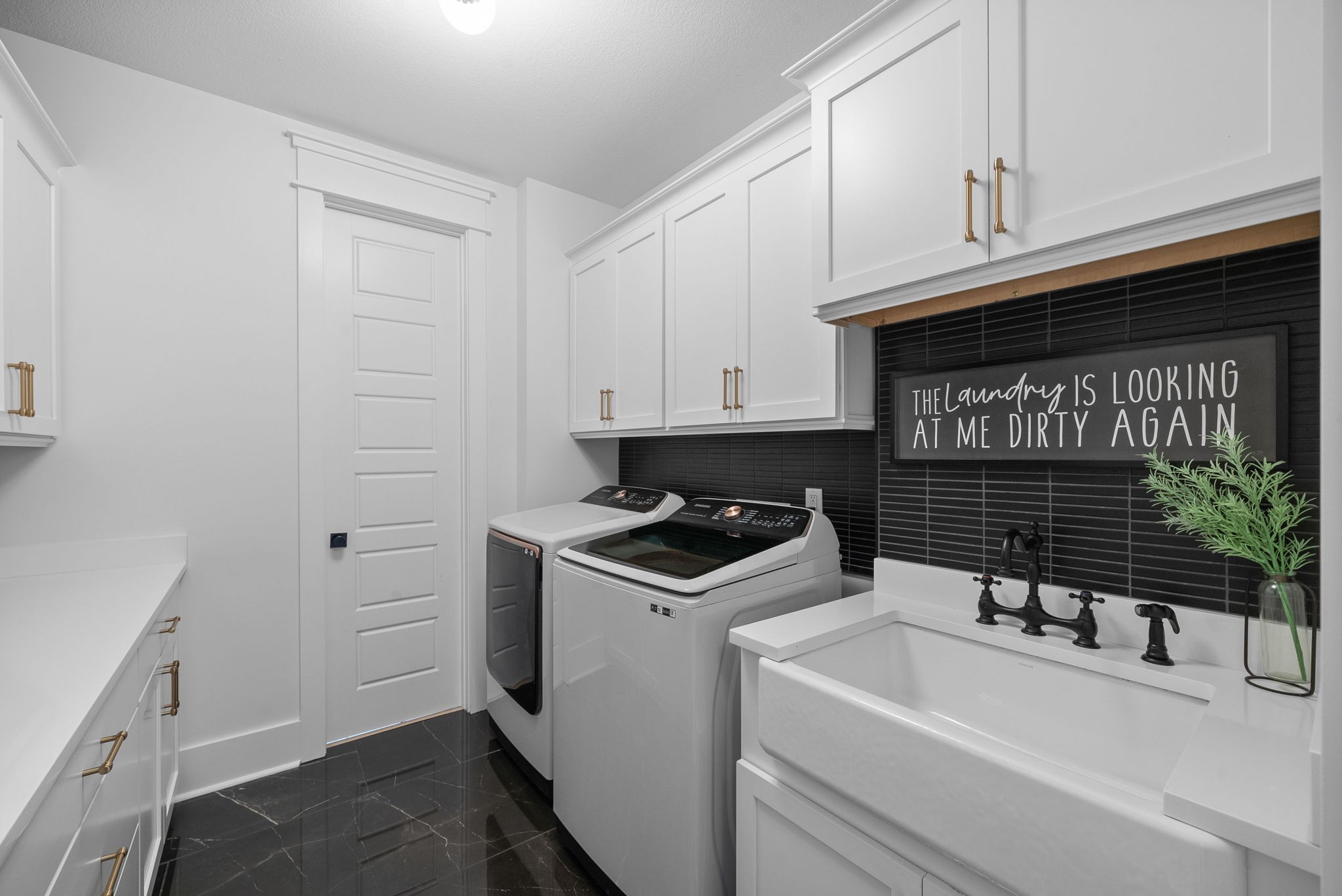 Clarksville, Tennessee 37043, United States, 4 Bedrooms Bedrooms, ,5 BathroomsBathrooms,Residential,Active,161513