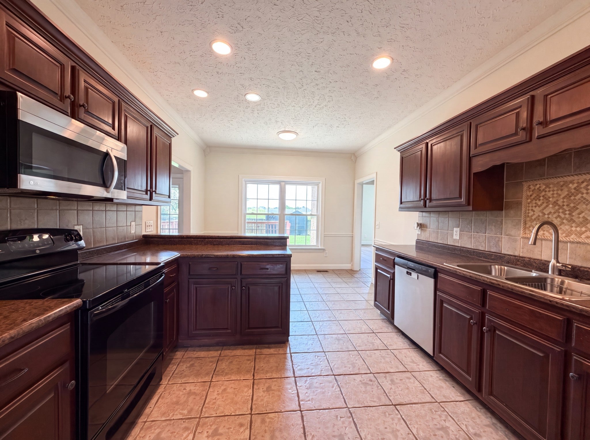 1044 Laramie Ct