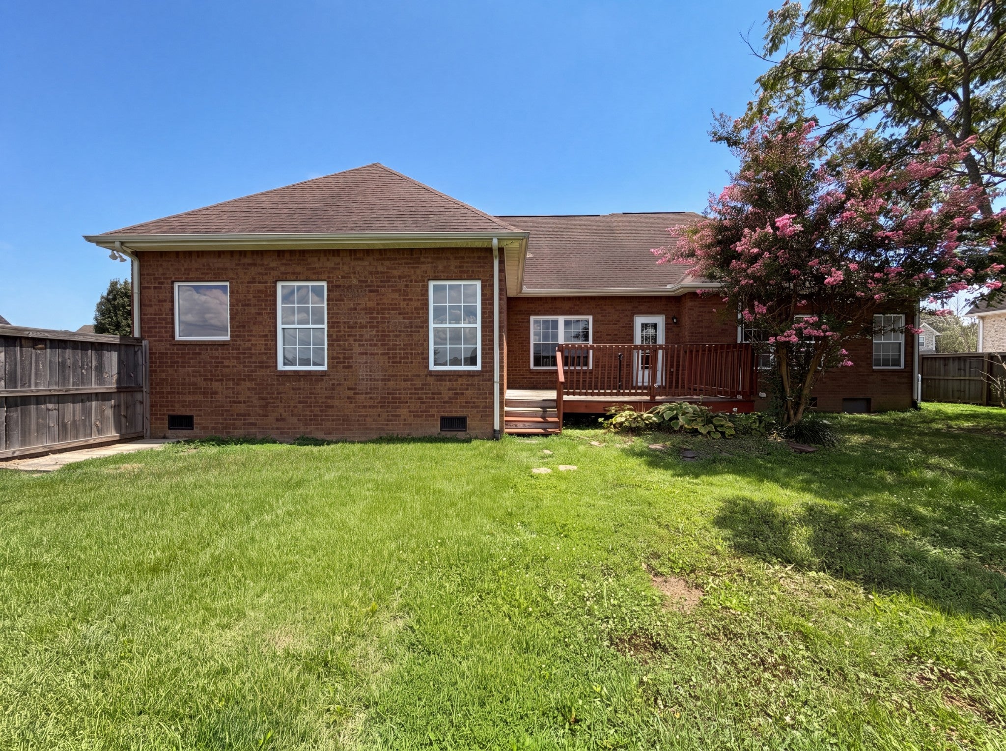 1044 Laramie Ct
