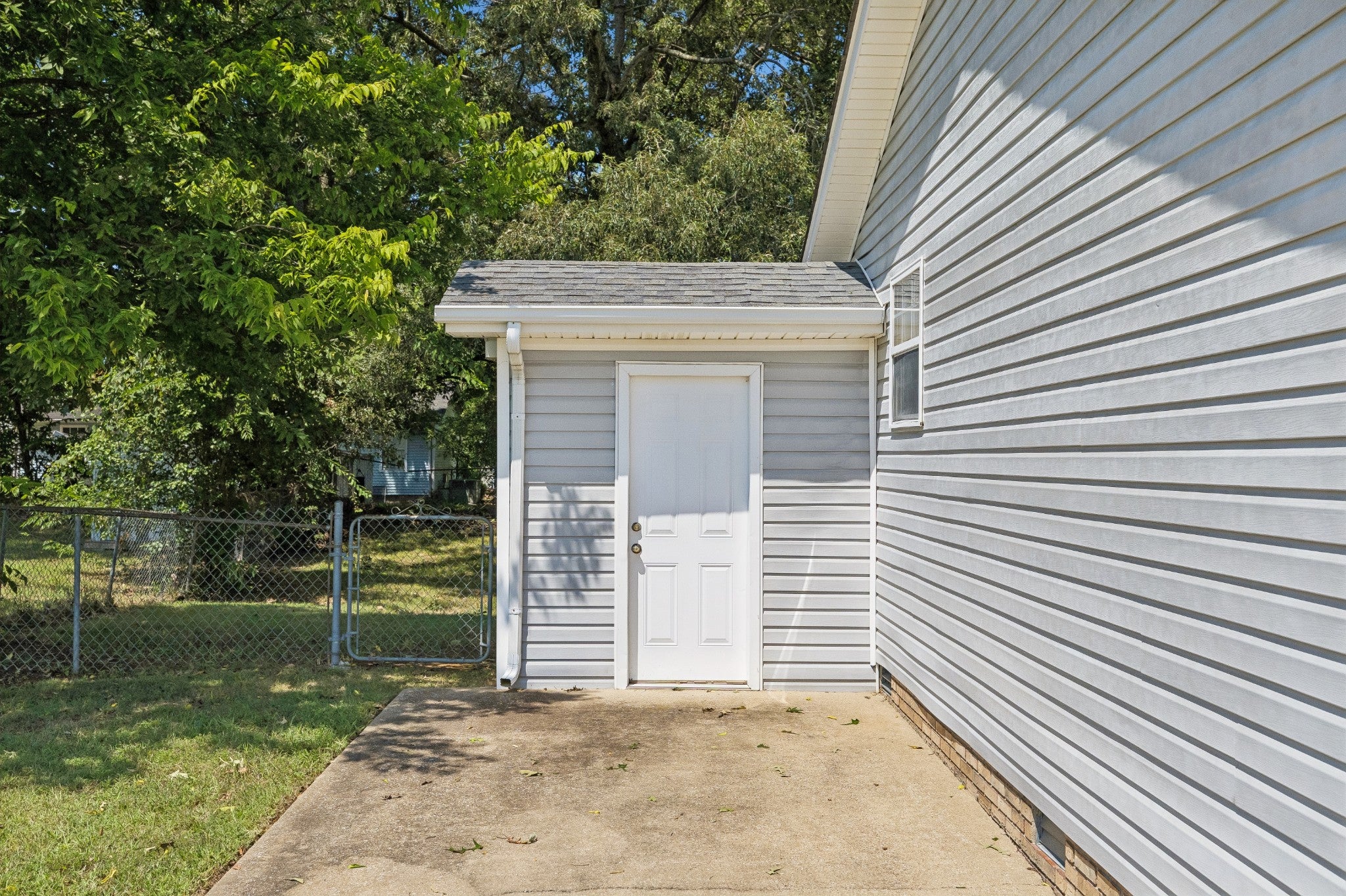 1030 Bush Ave