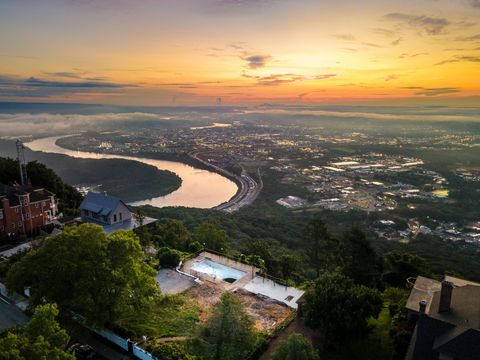 1107 E Brow Road Lookout Mountain TN 37350