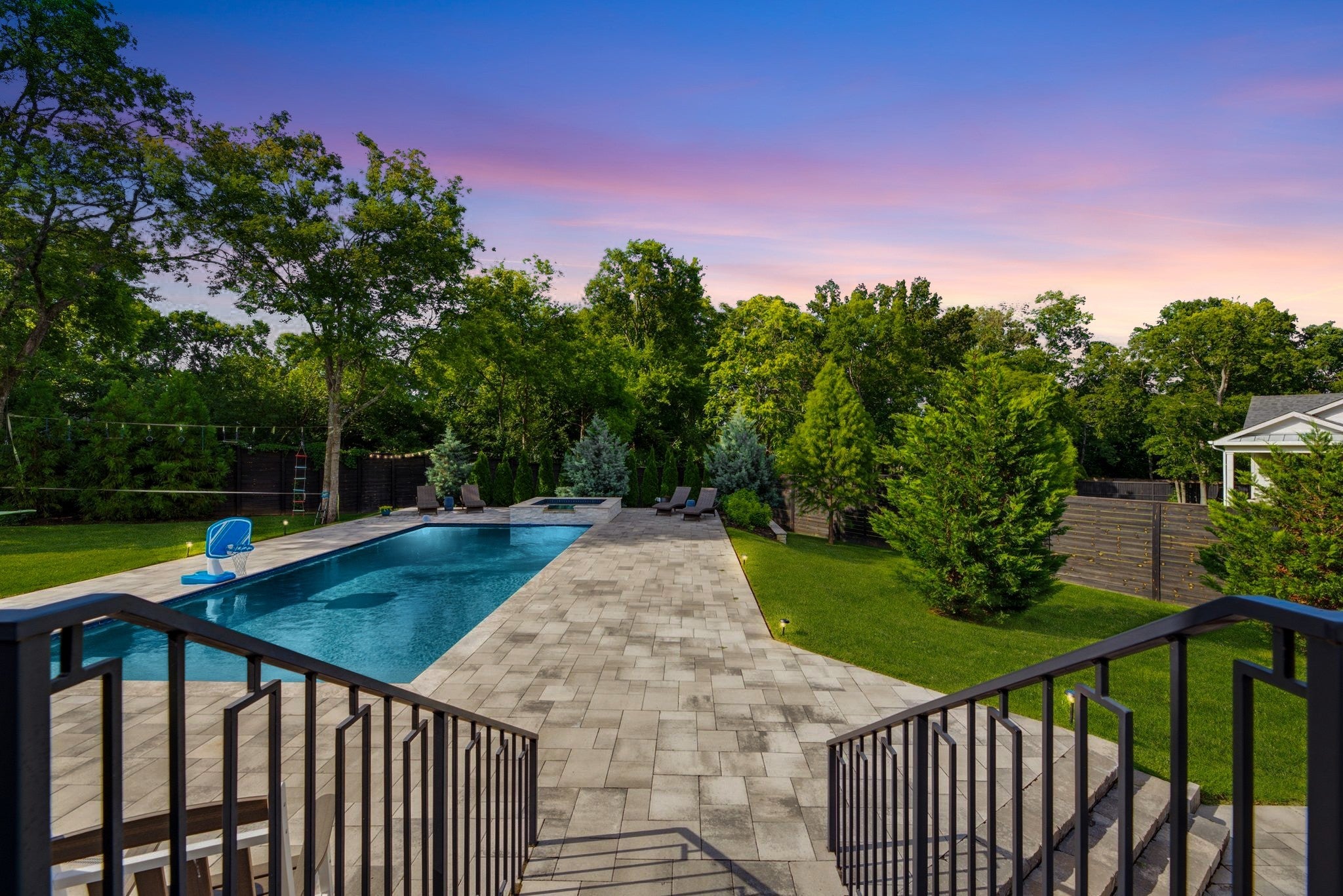 848 W Hillwood Dr
