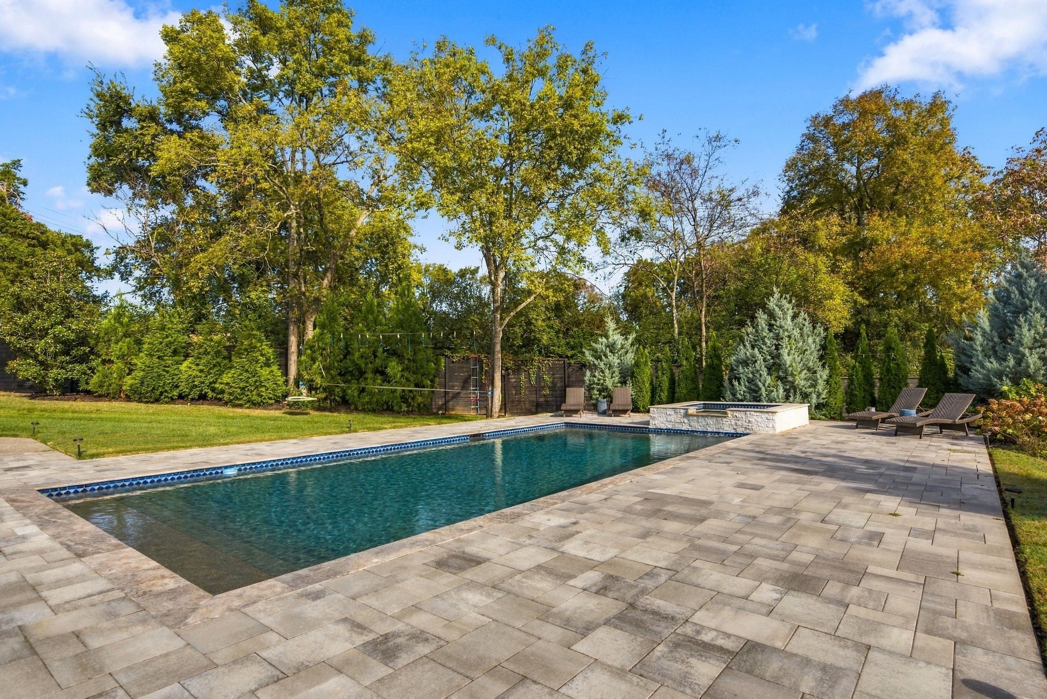 848 W Hillwood Dr