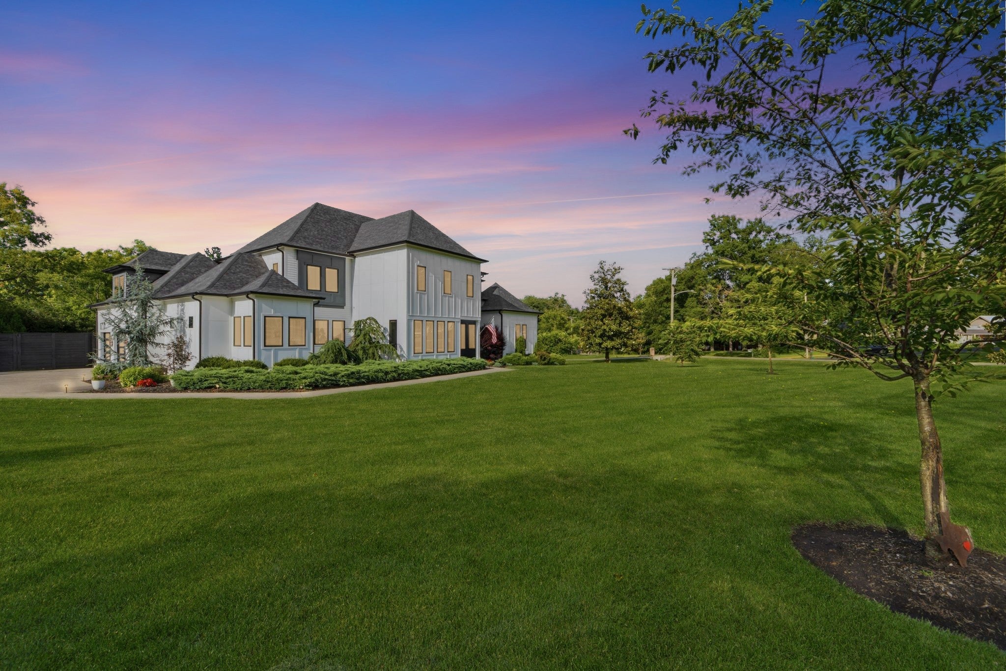 848 W Hillwood Dr