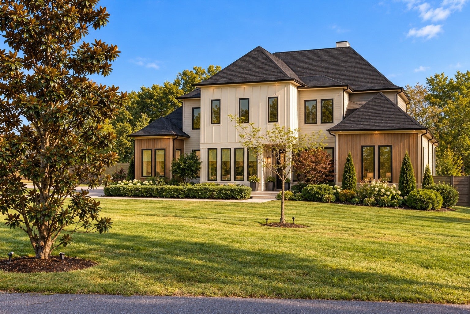 848 W Hillwood Dr