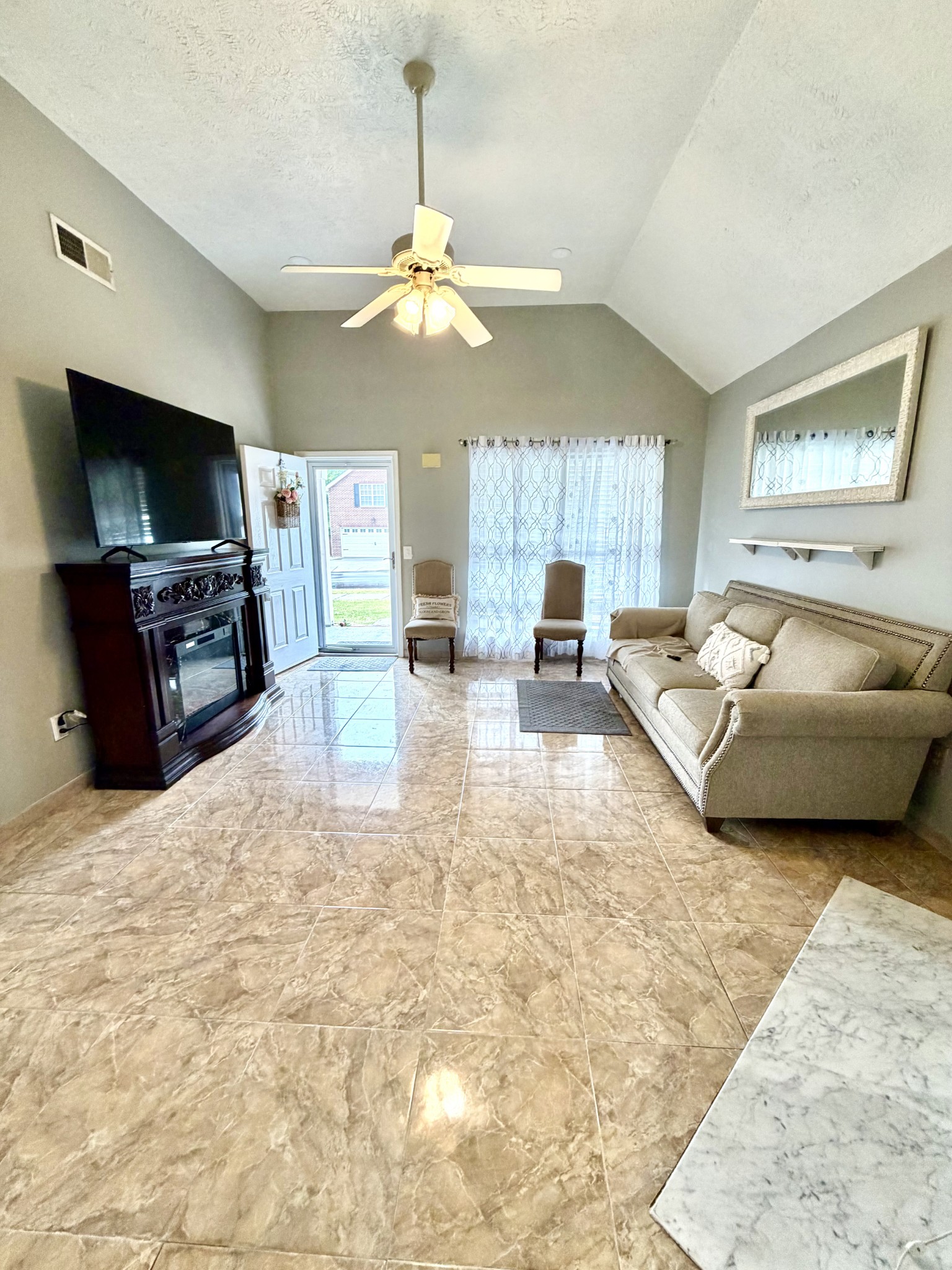 418 Knob Ct