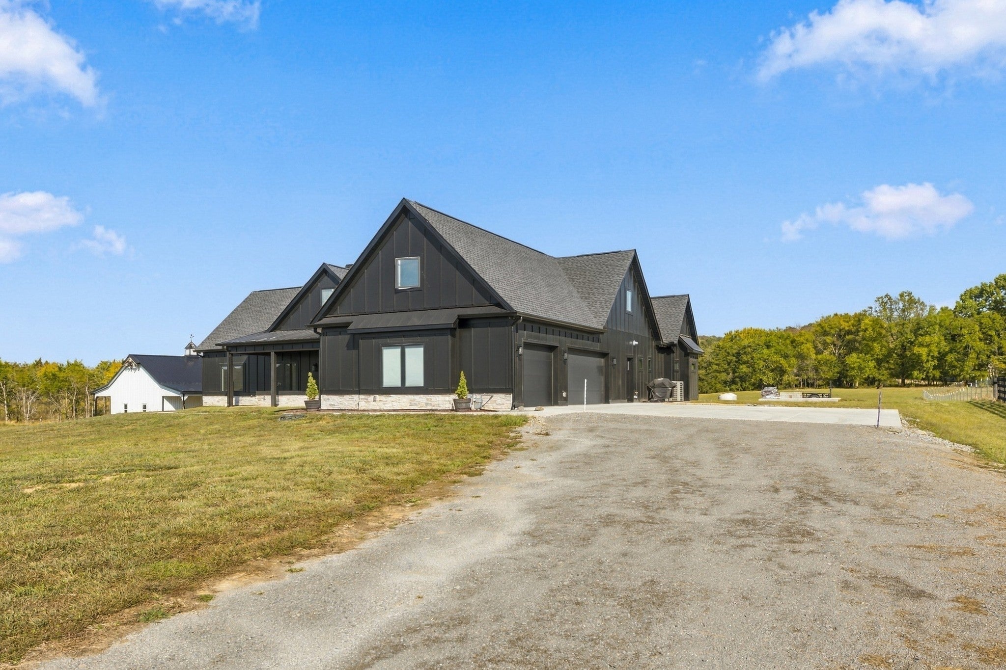 10715 Versailles Rd