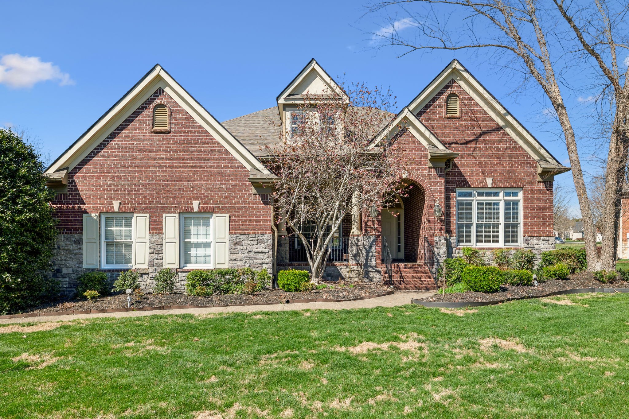 1735 Forsyth Park Dr
