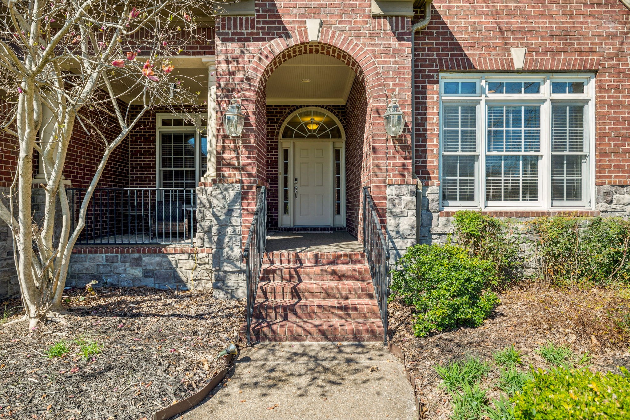 1735 Forsyth Park Dr