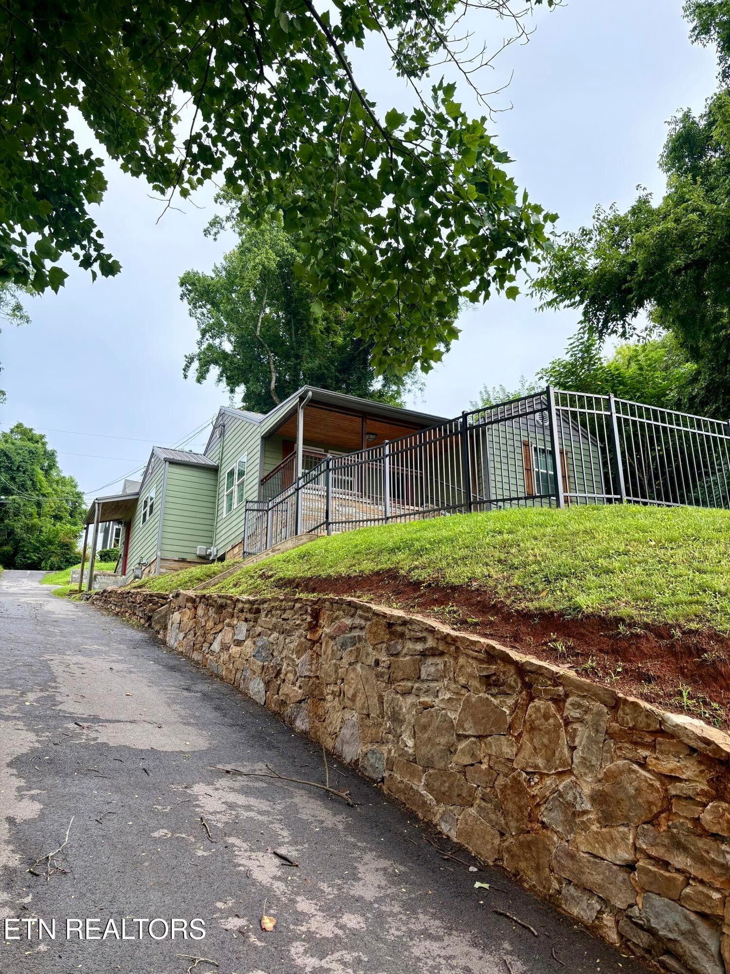 425 Sewanee St
