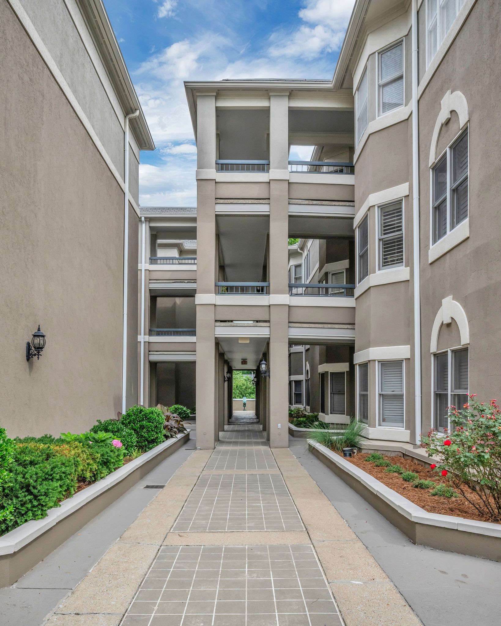 3818 West End Ave 105