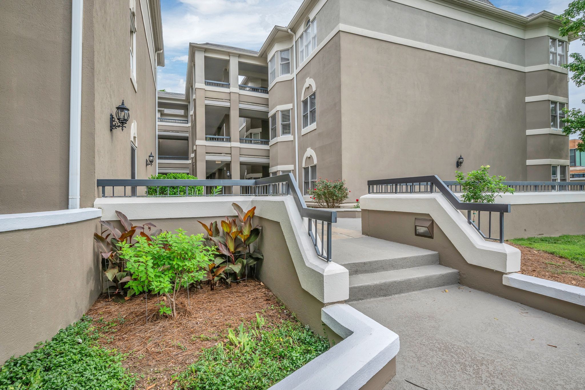 3818 West End Ave 105