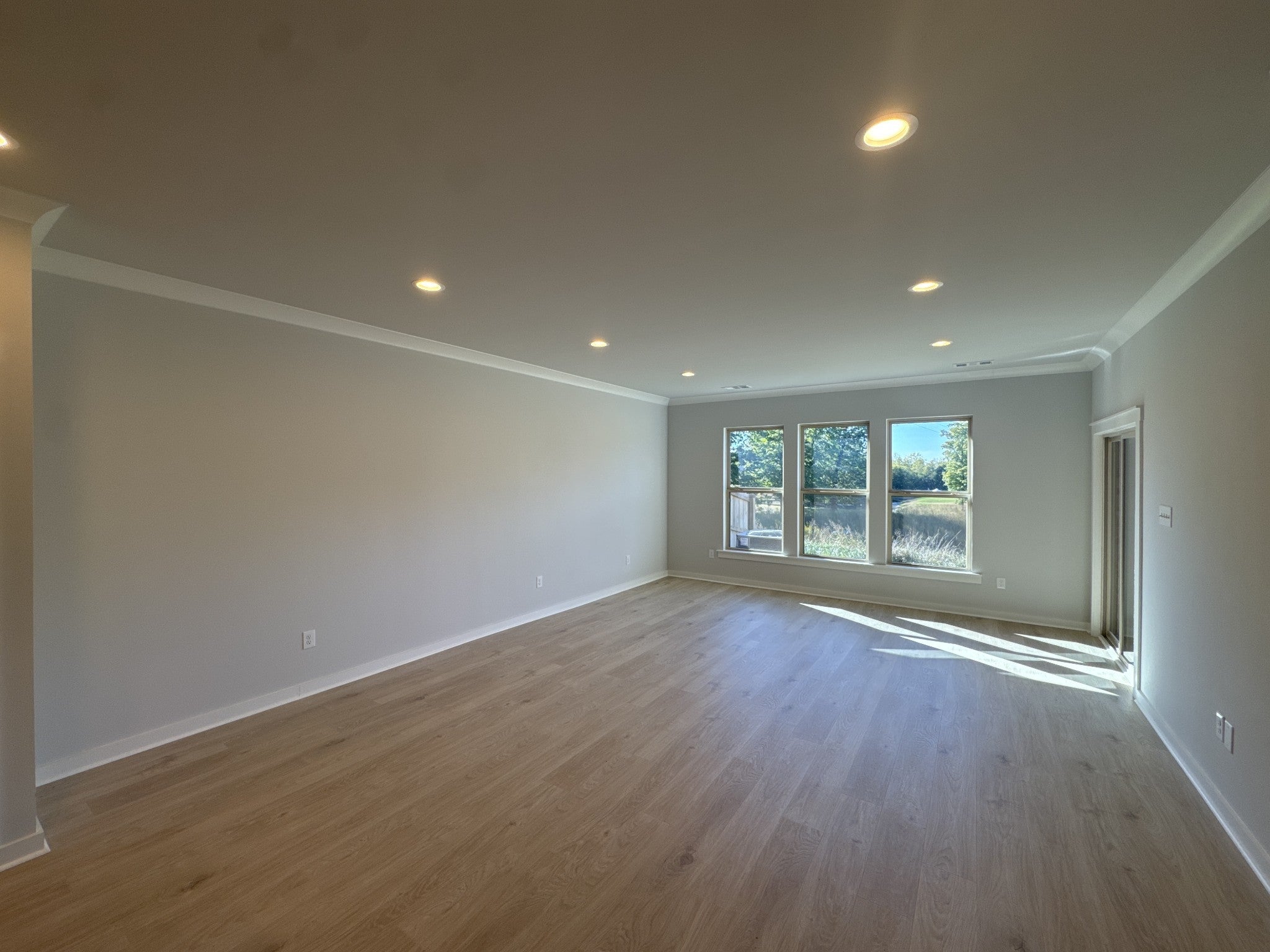 565 W Foxrun