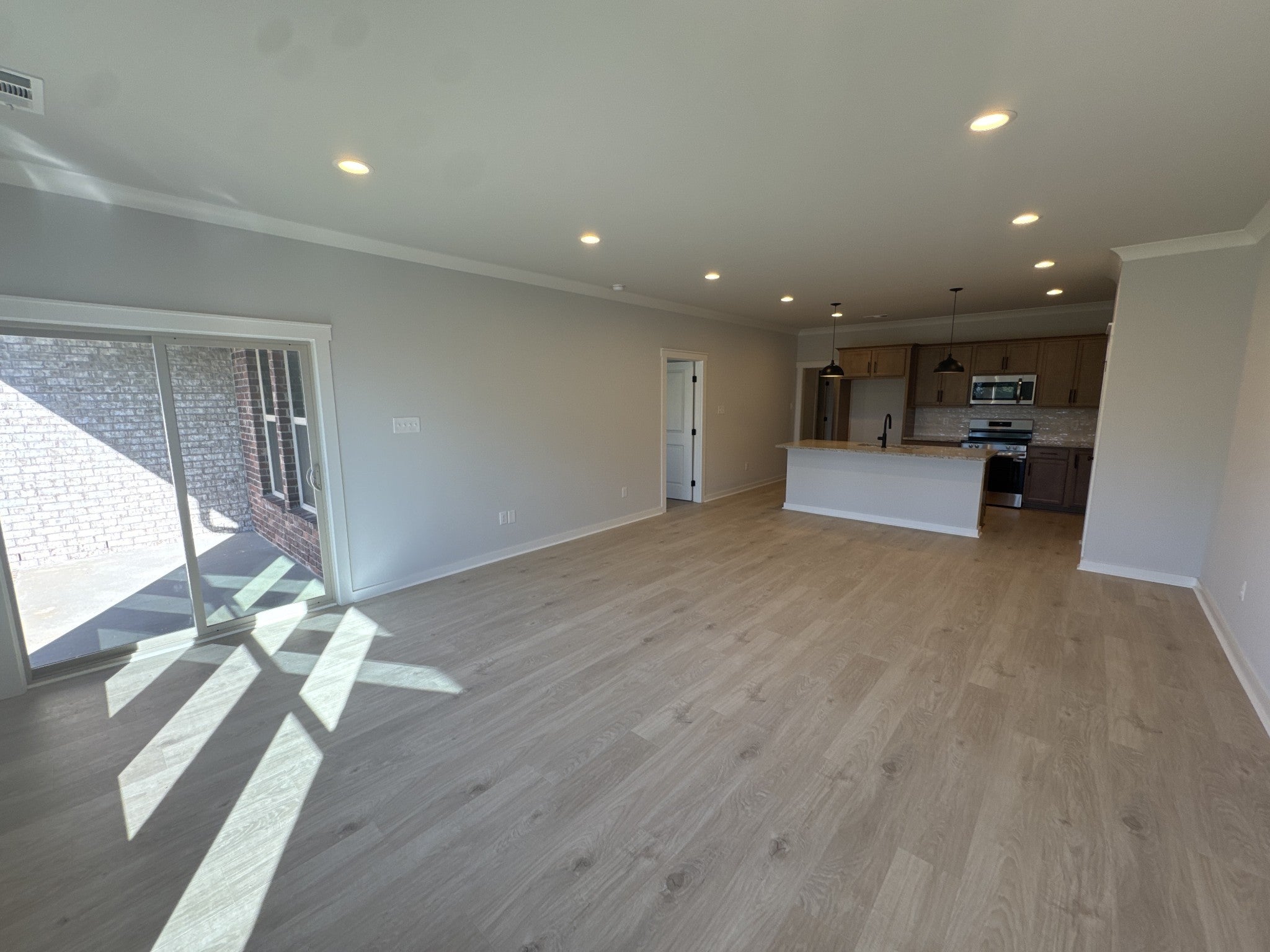 565 W Foxrun