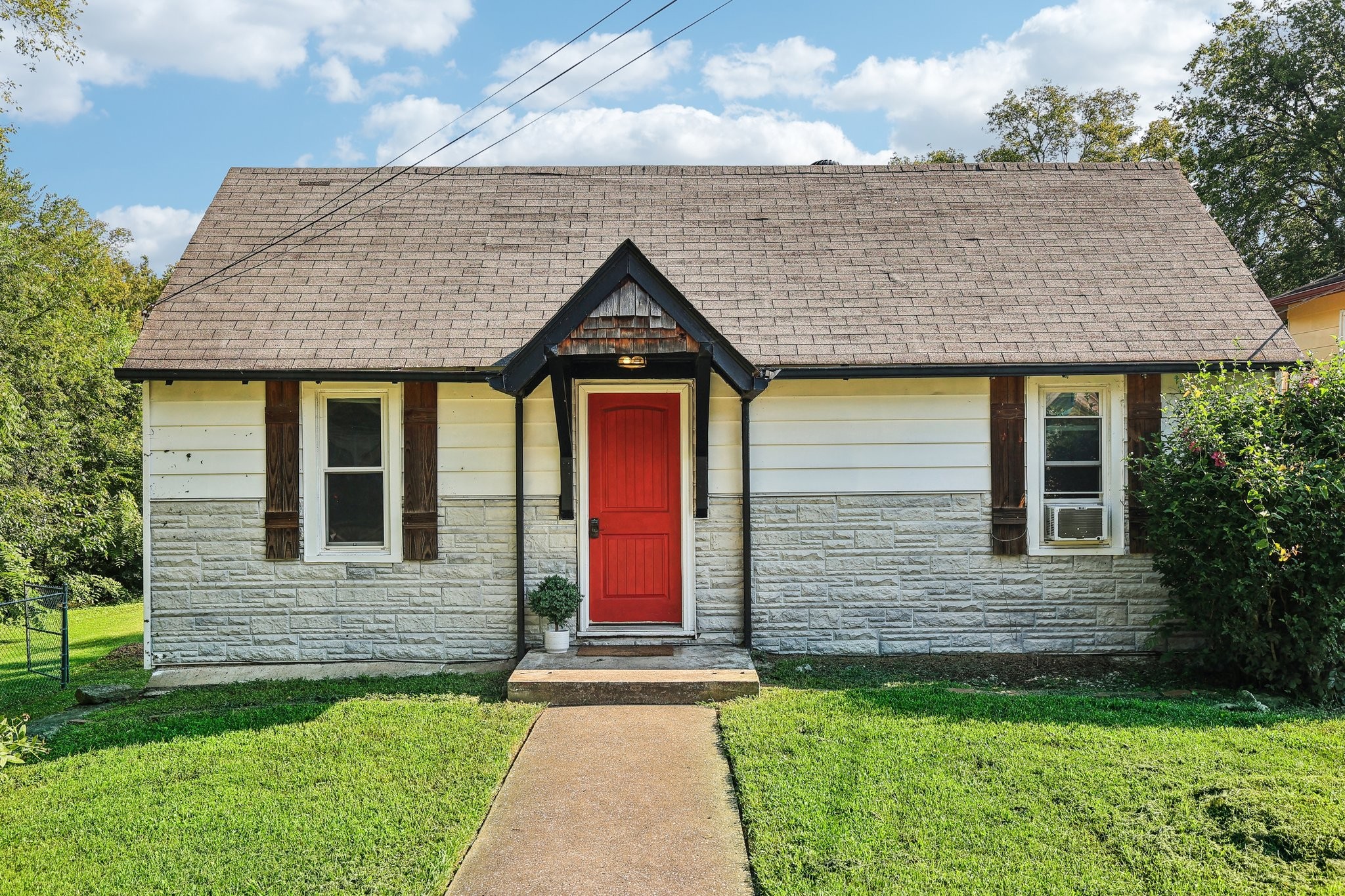 View Nashville, TN 37216 house