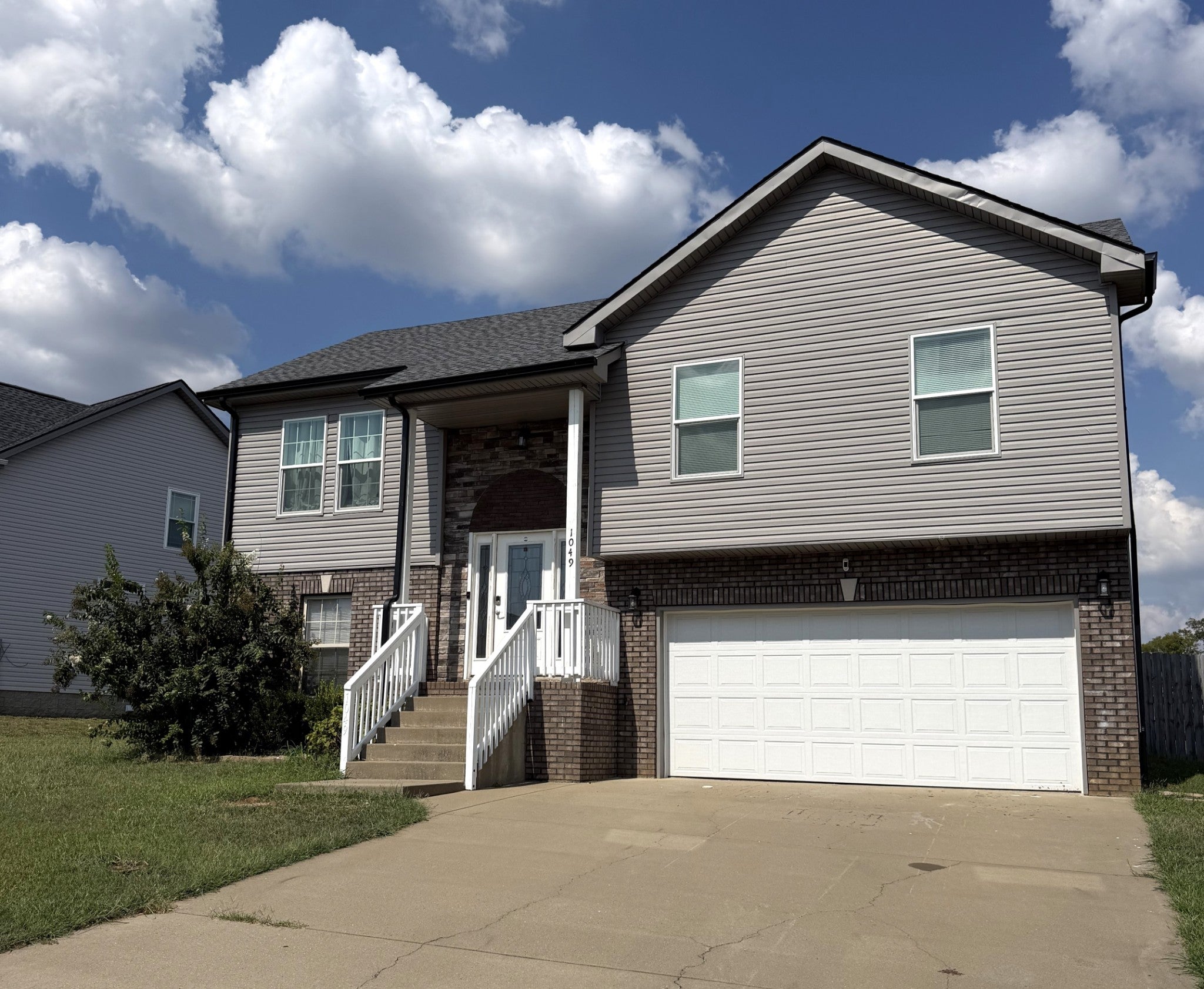 1049 Charles Thomas Dr