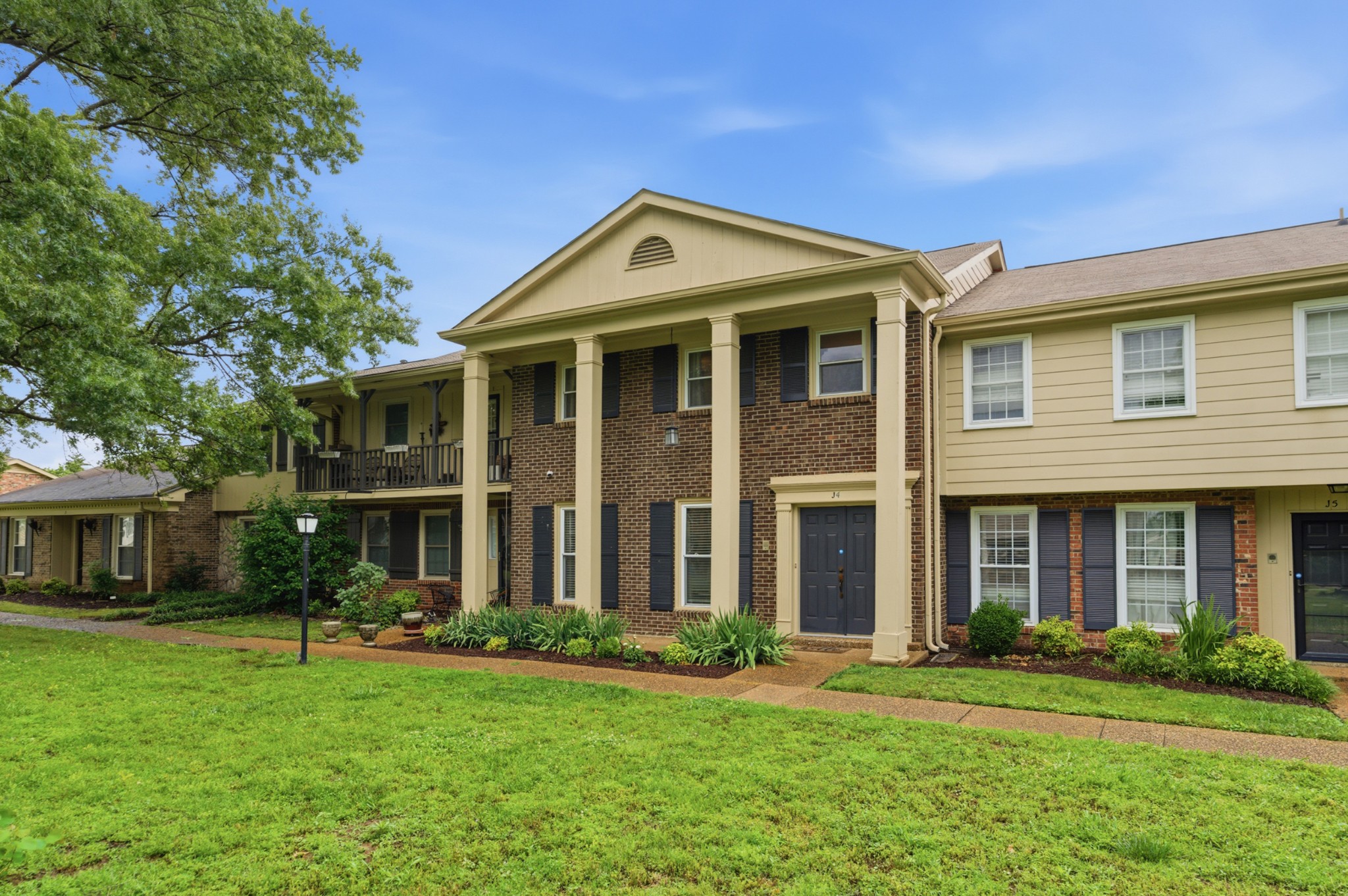 8207 Sawyer Brown Rd J4